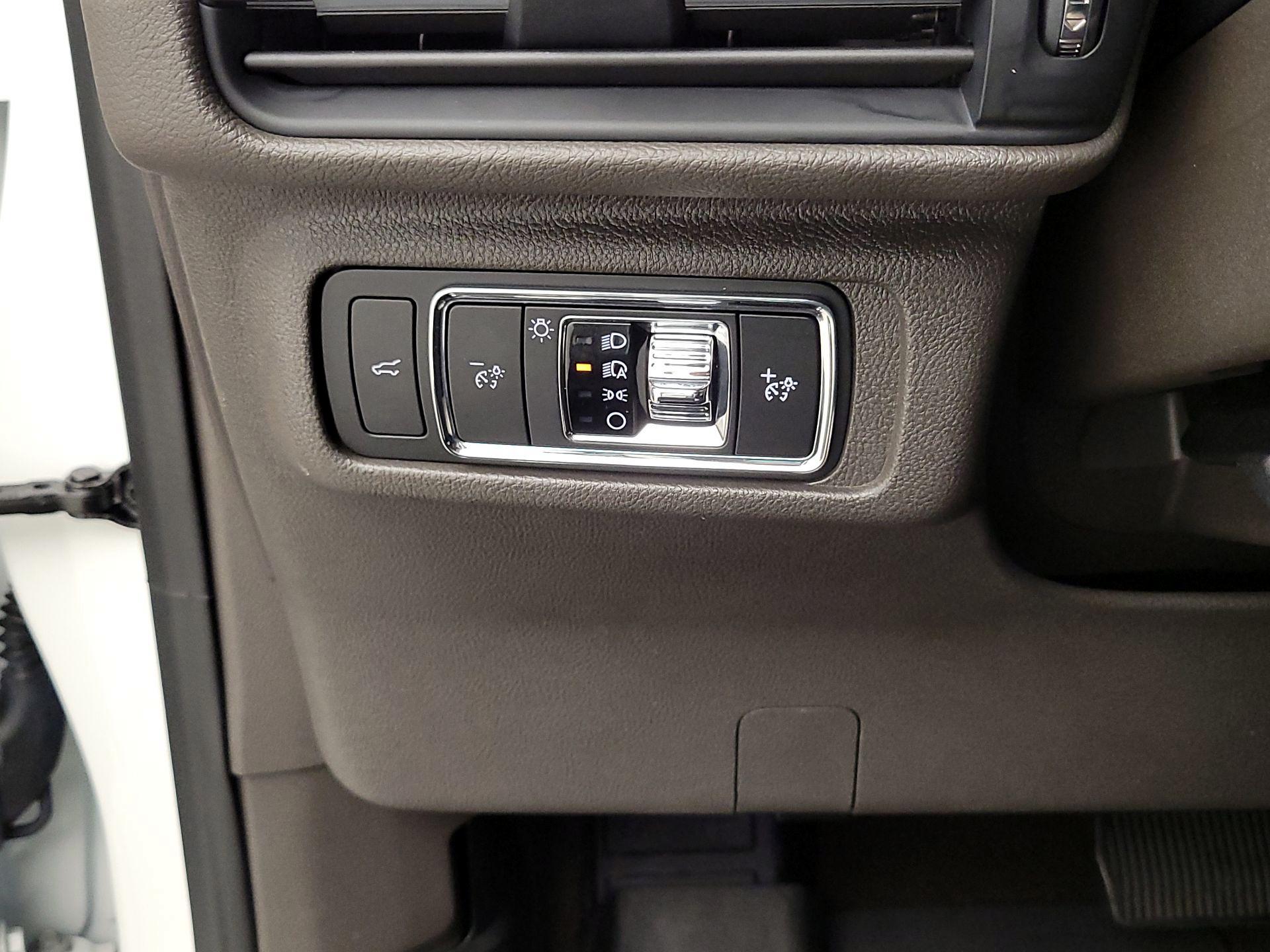 Thumbnail: 2021 Lincoln Corsair - 13