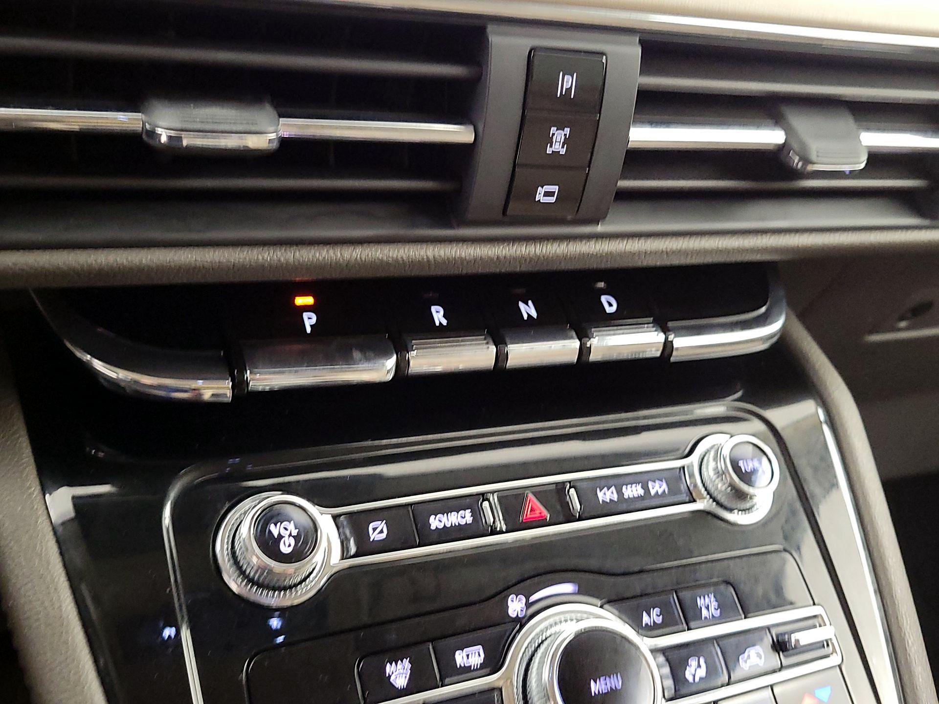 Thumbnail: 2021 Lincoln Corsair - 17