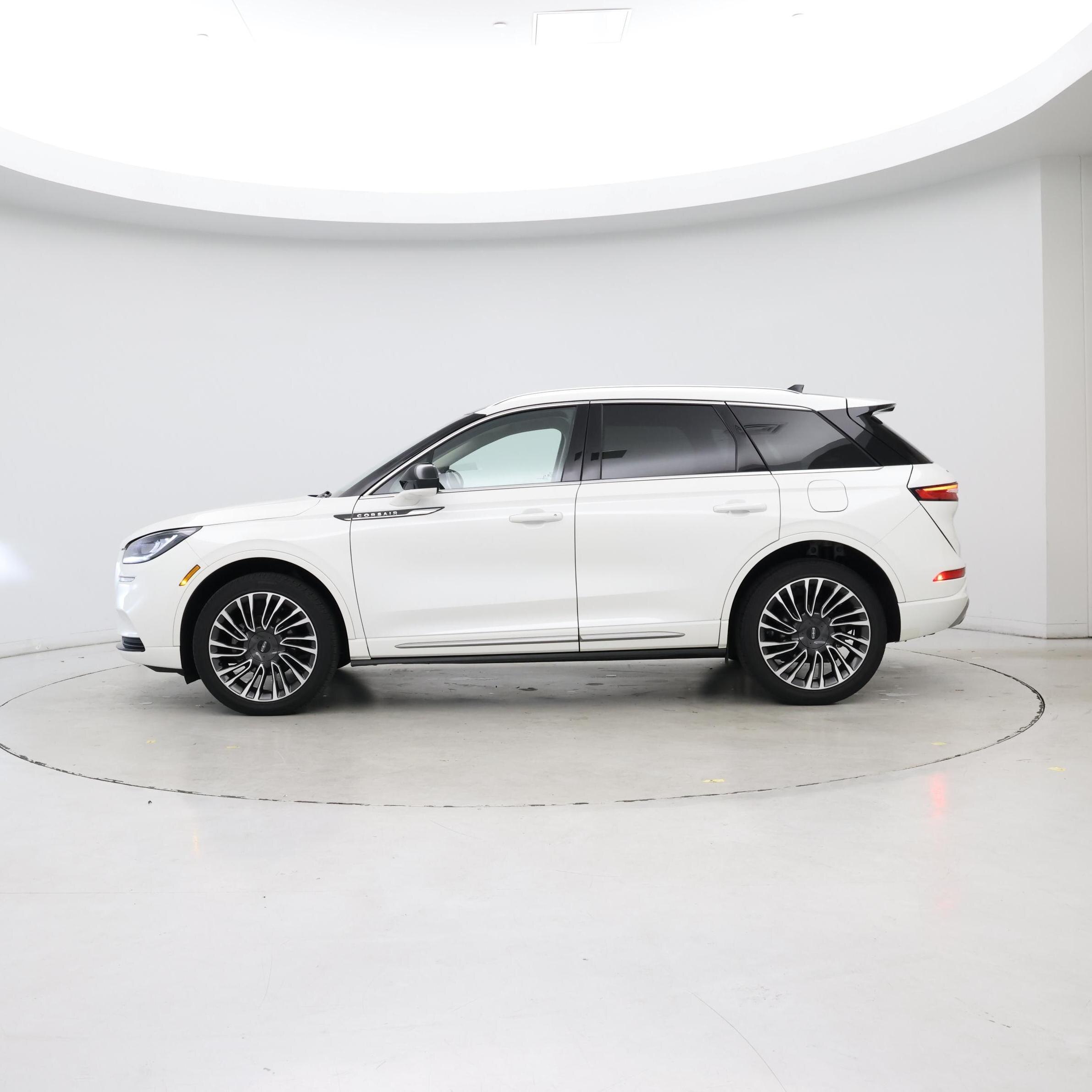 Thumbnail: 2021 Lincoln Corsair - 3