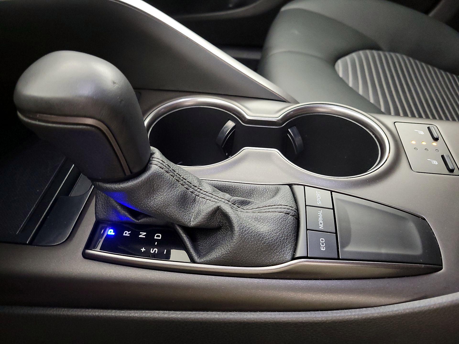 Thumbnail: 2022 Toyota Camry - 17