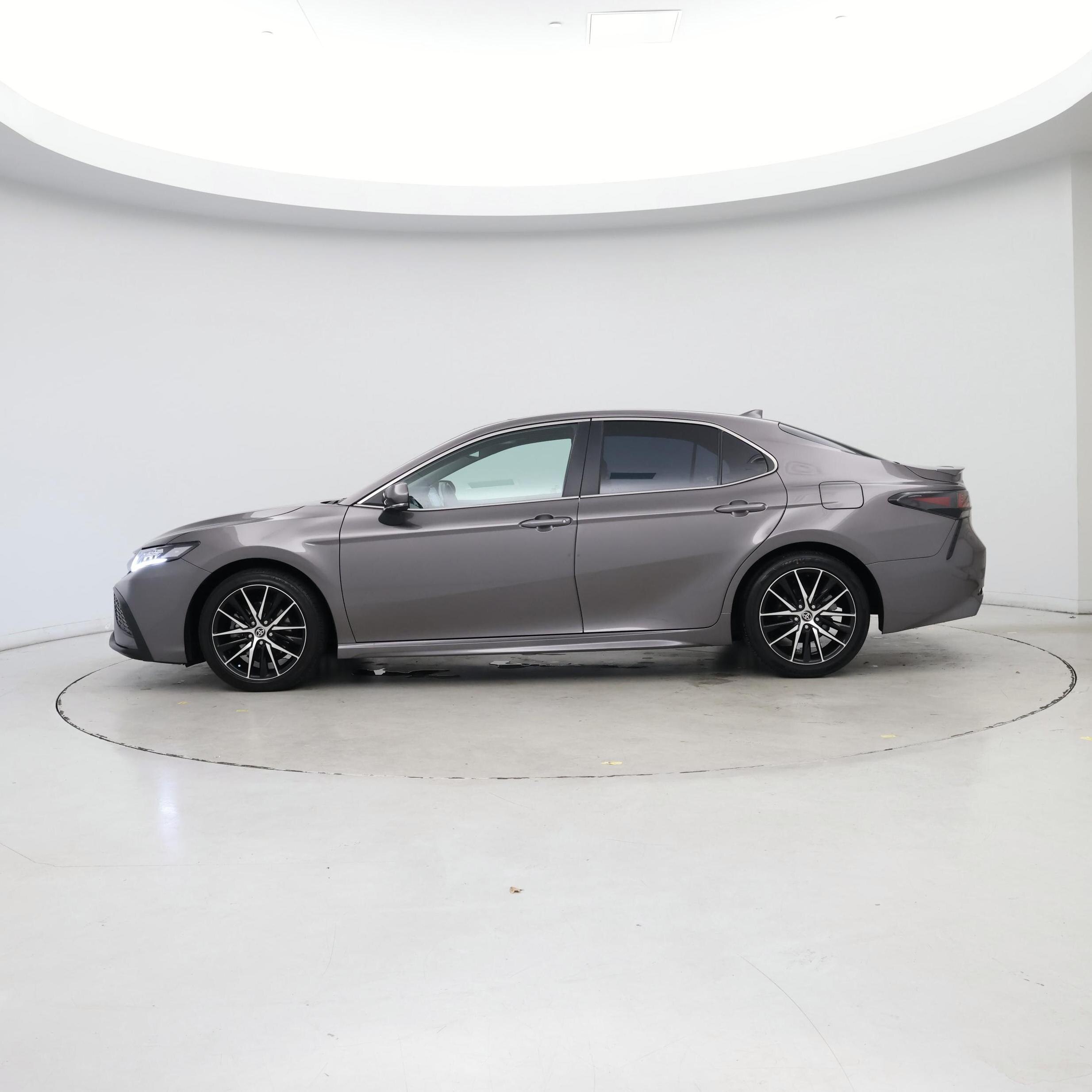 Thumbnail: 2022 Toyota Camry - 3