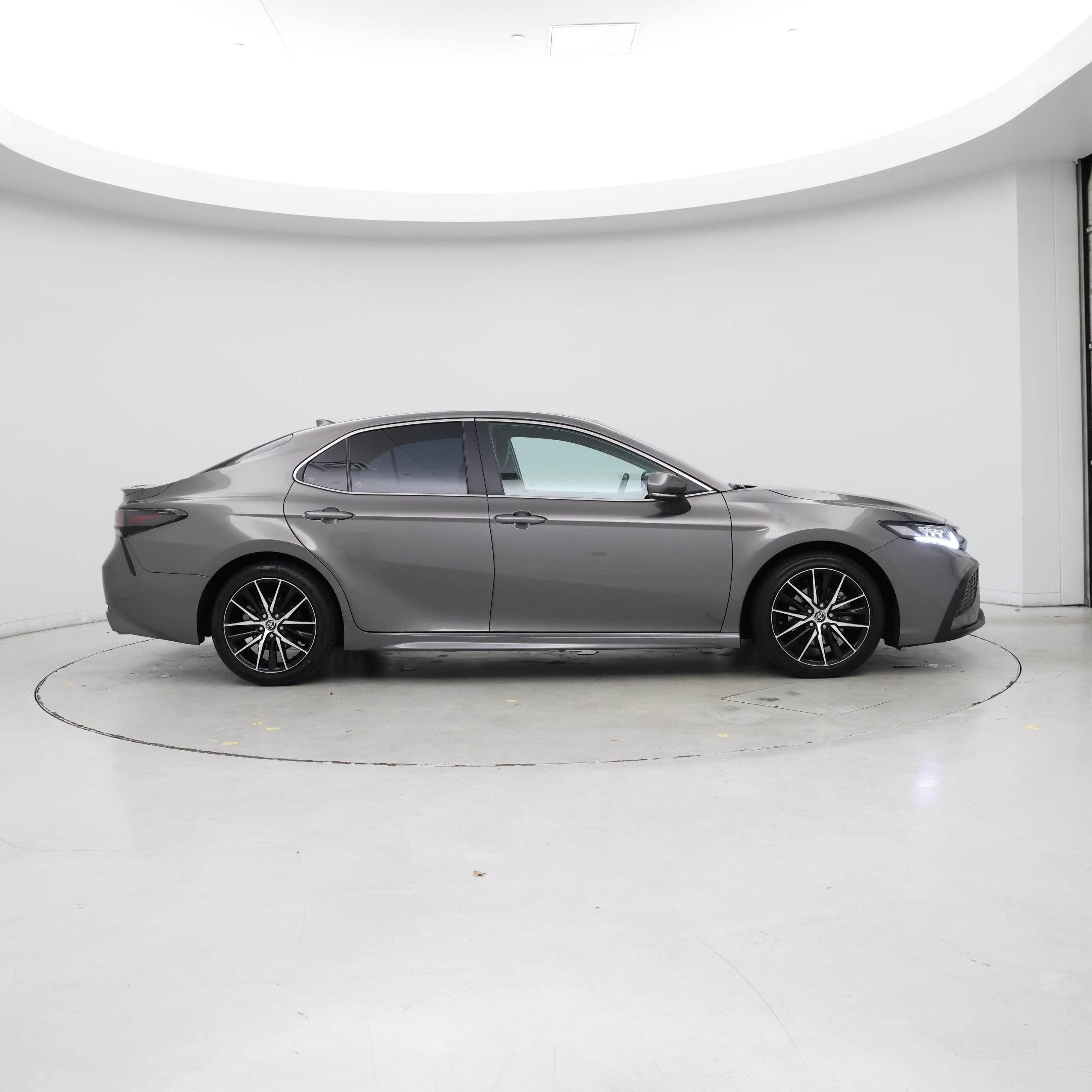 Thumbnail: 2022 Toyota Camry - 7