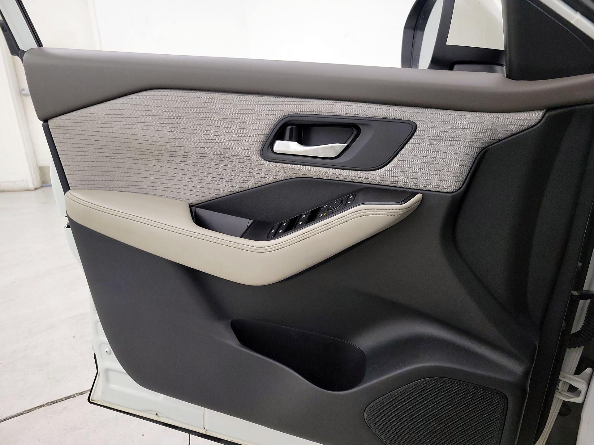 Thumbnail: 2021 Nissan Rogue - 12