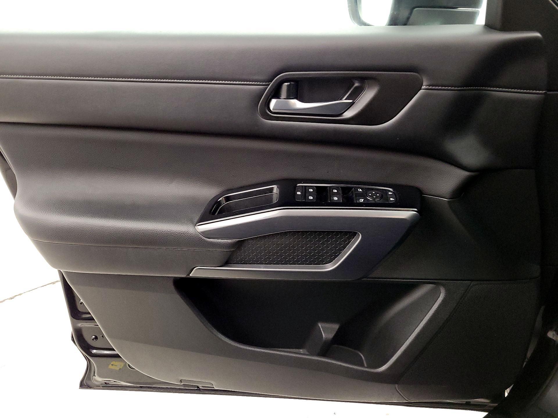 Thumbnail: 2023 Nissan Pathfinder - 12