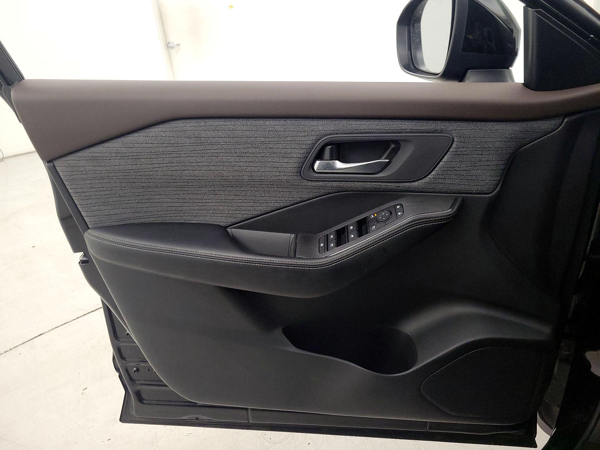 Thumbnail: 2023 Nissan Rogue - 12