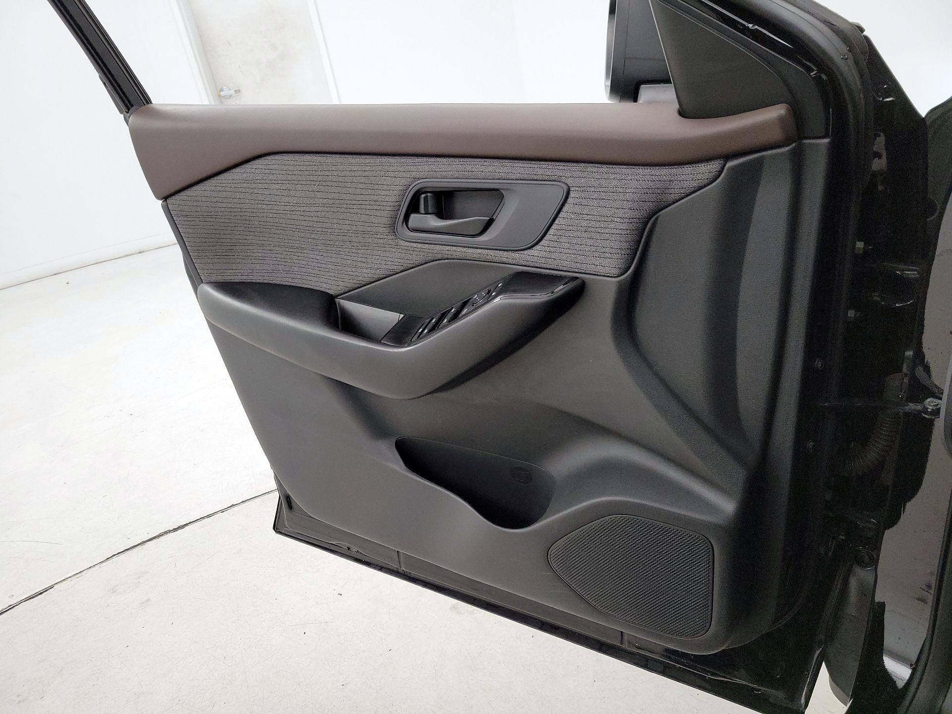 Thumbnail: 2023 Nissan Rogue - 12