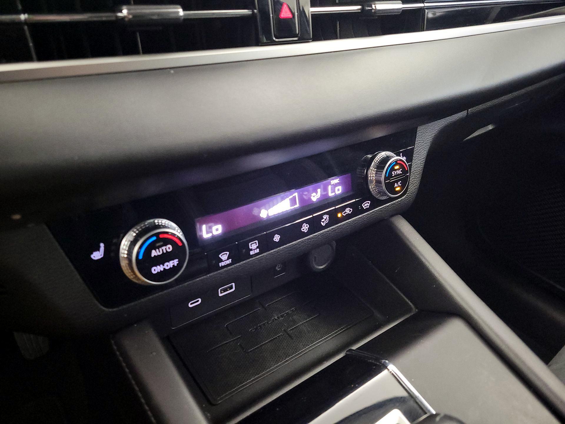 Thumbnail: 2022 Mitsubishi Outlander - 16