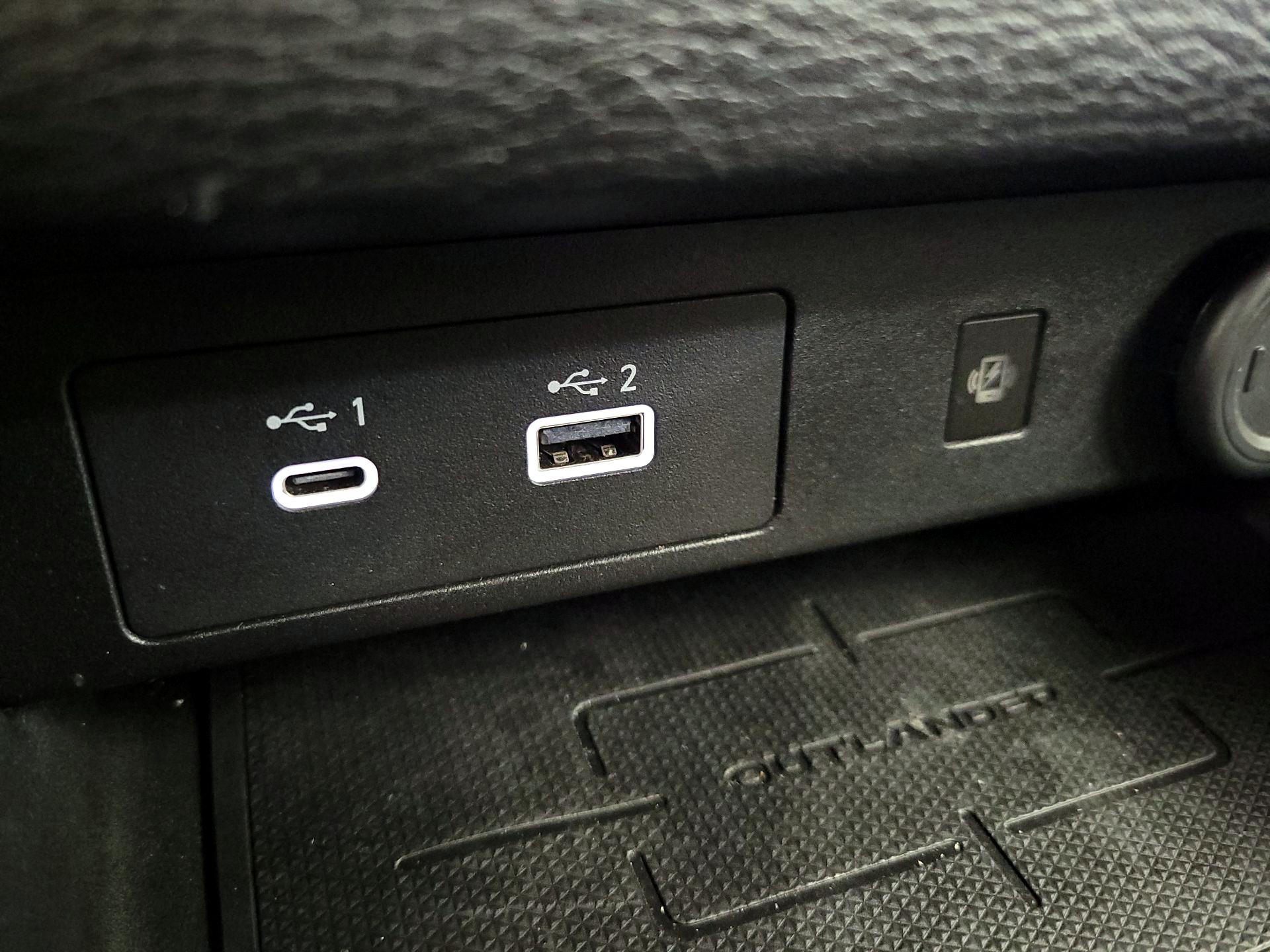 Thumbnail: 2022 Mitsubishi Outlander - 18