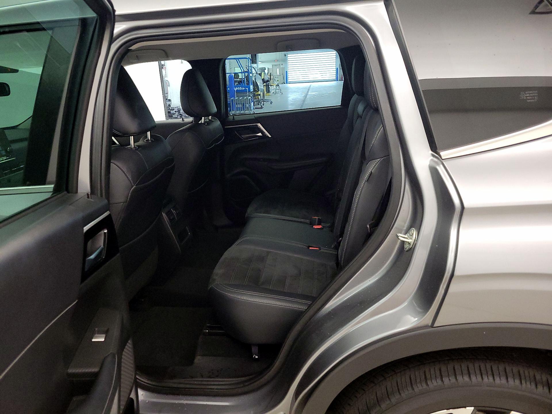 Thumbnail: 2022 Mitsubishi Outlander - 19