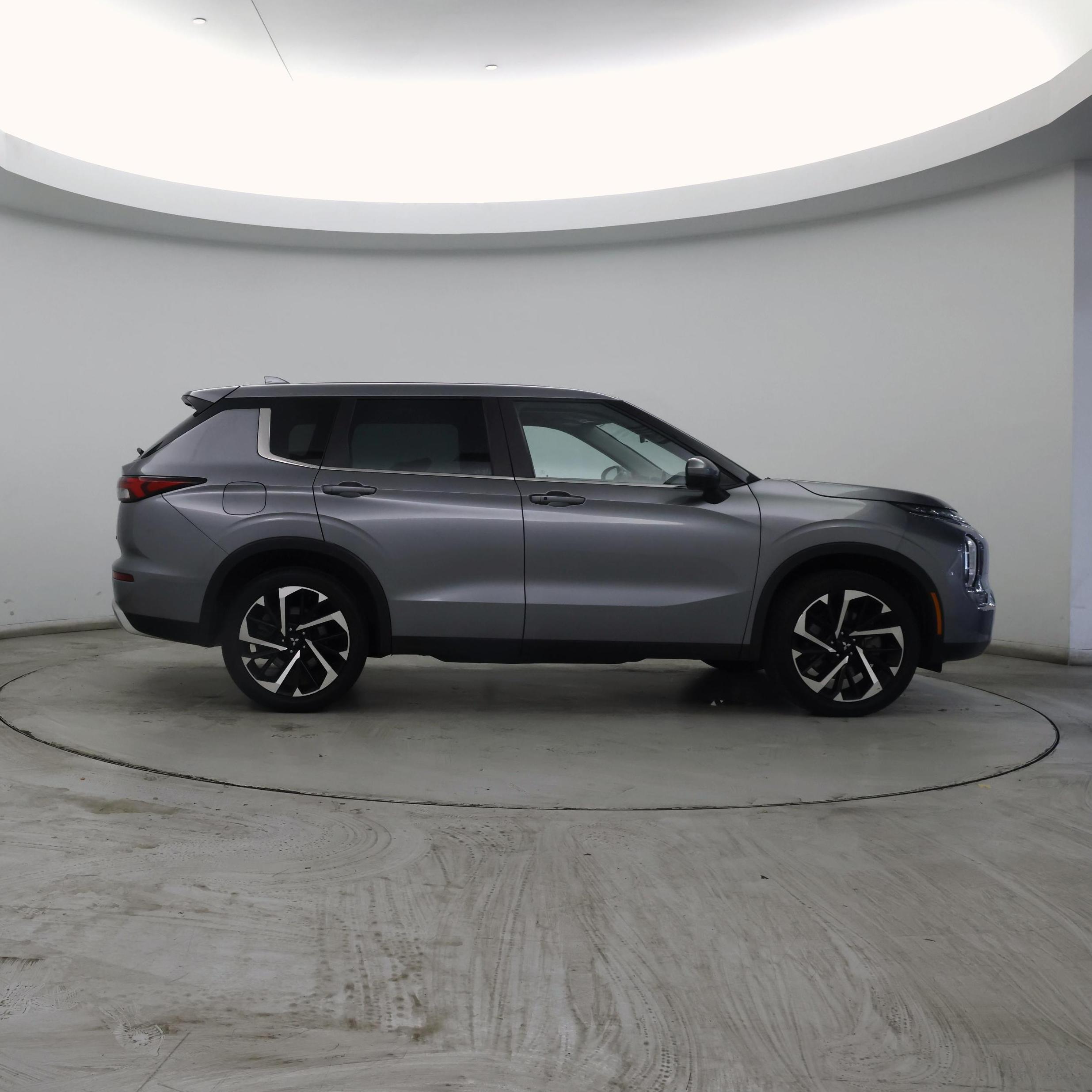 Thumbnail: 2022 Mitsubishi Outlander - 7