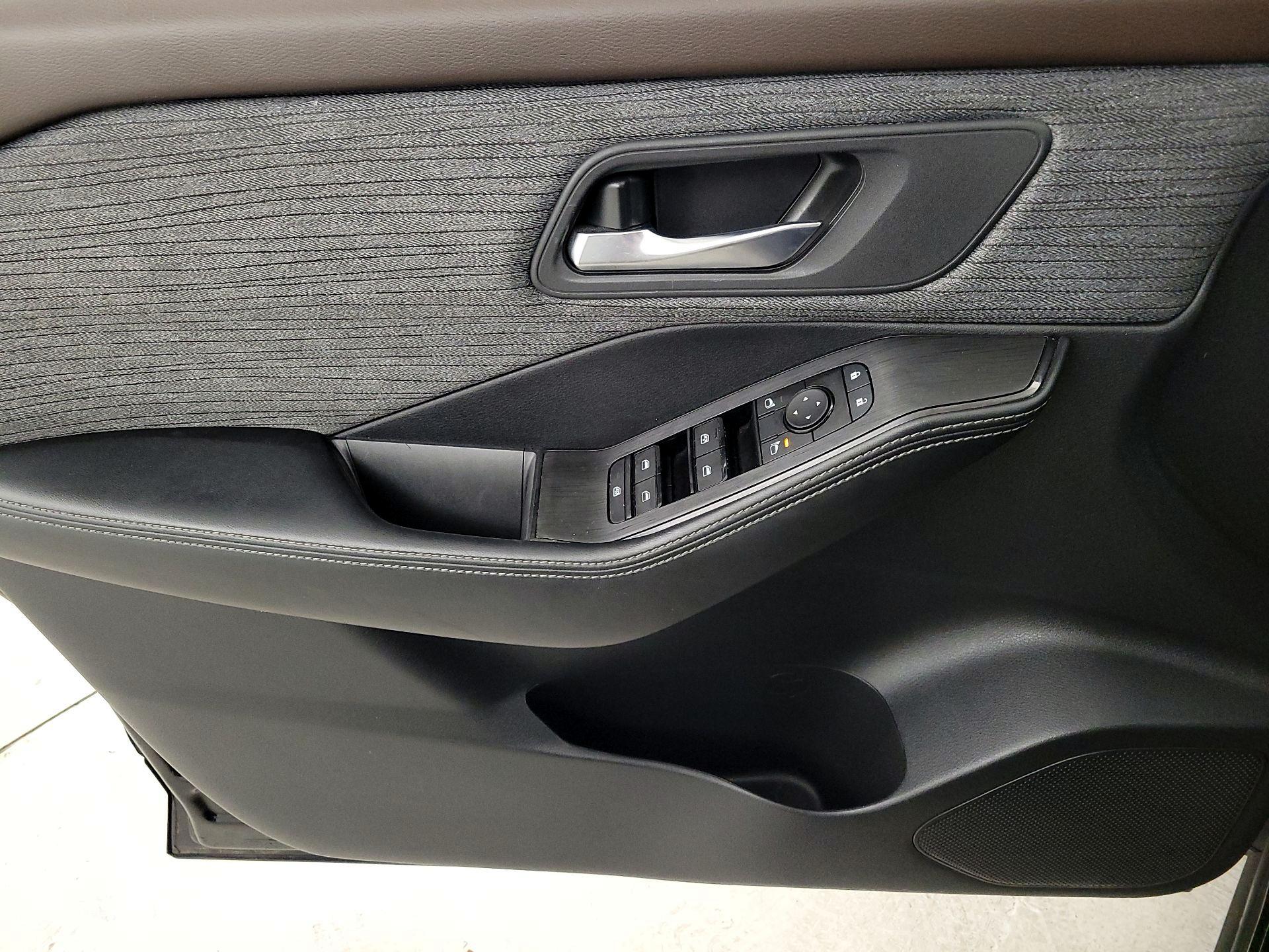 Thumbnail: 2023 Nissan Rogue - 12