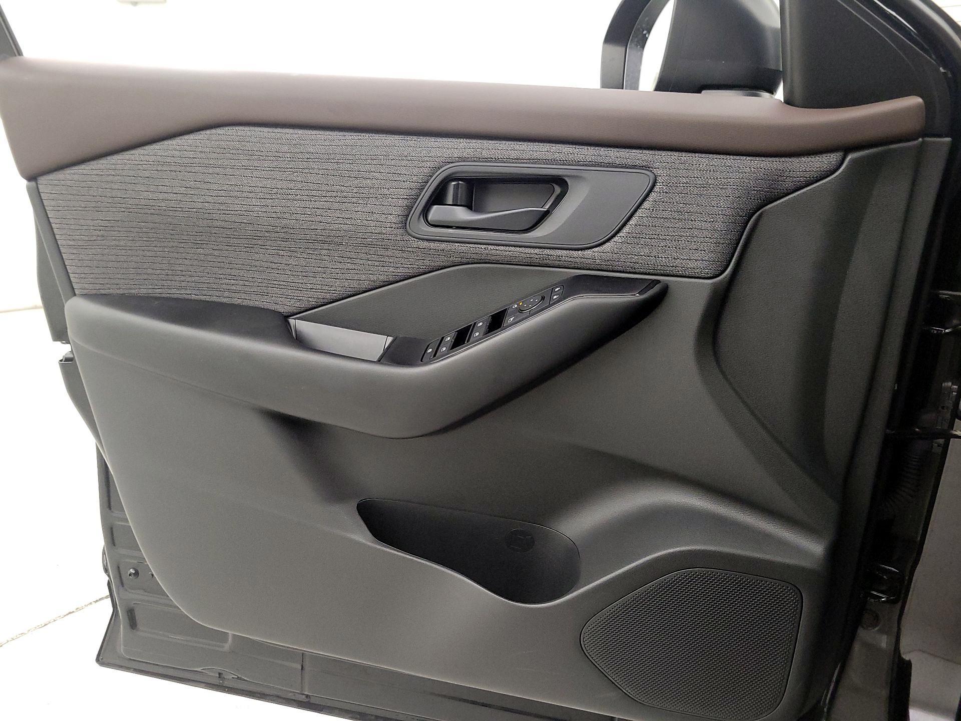 Thumbnail: 2023 Nissan Rogue - 12