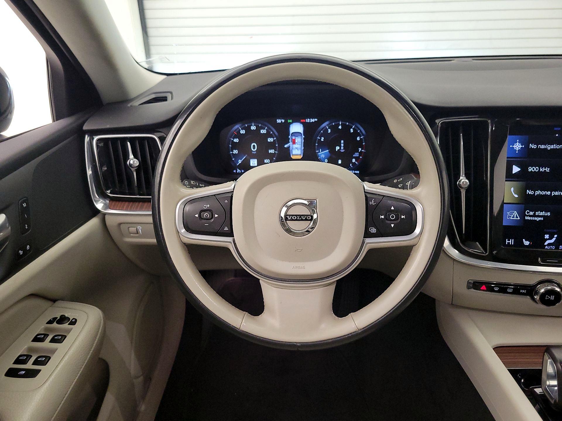 Thumbnail: 2022 Volvo S60 - 10