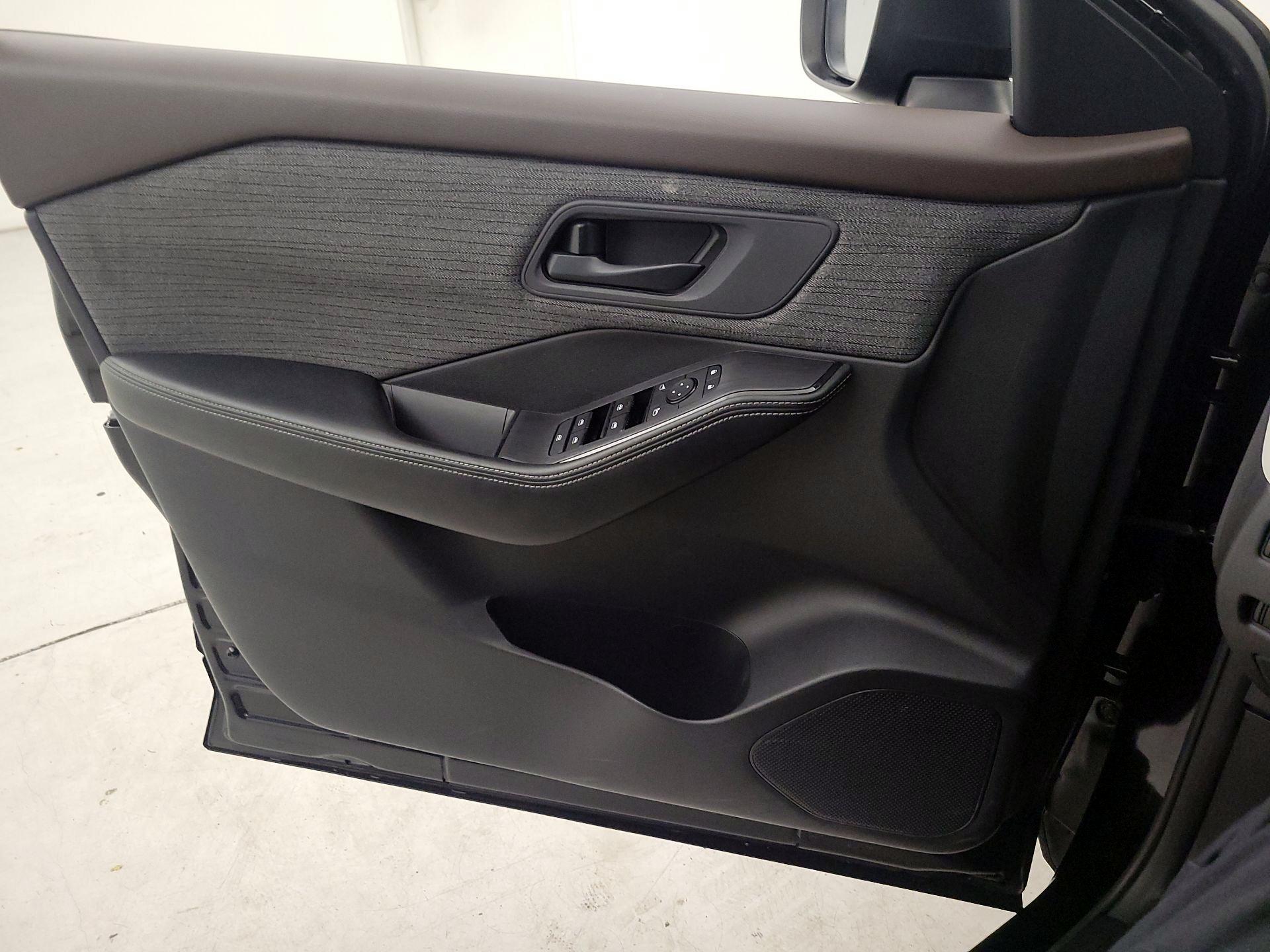 Thumbnail: 2021 Nissan Rogue - 12