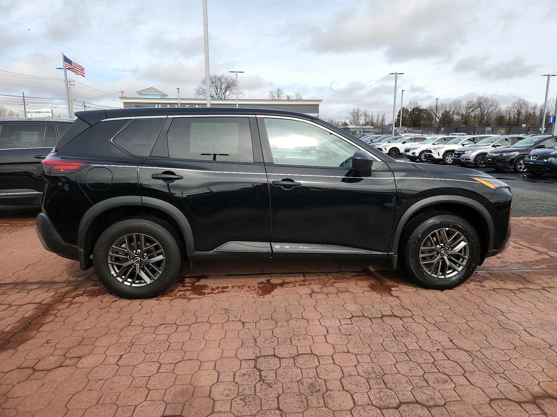 Thumbnail: 2023 Nissan Rogue - 4