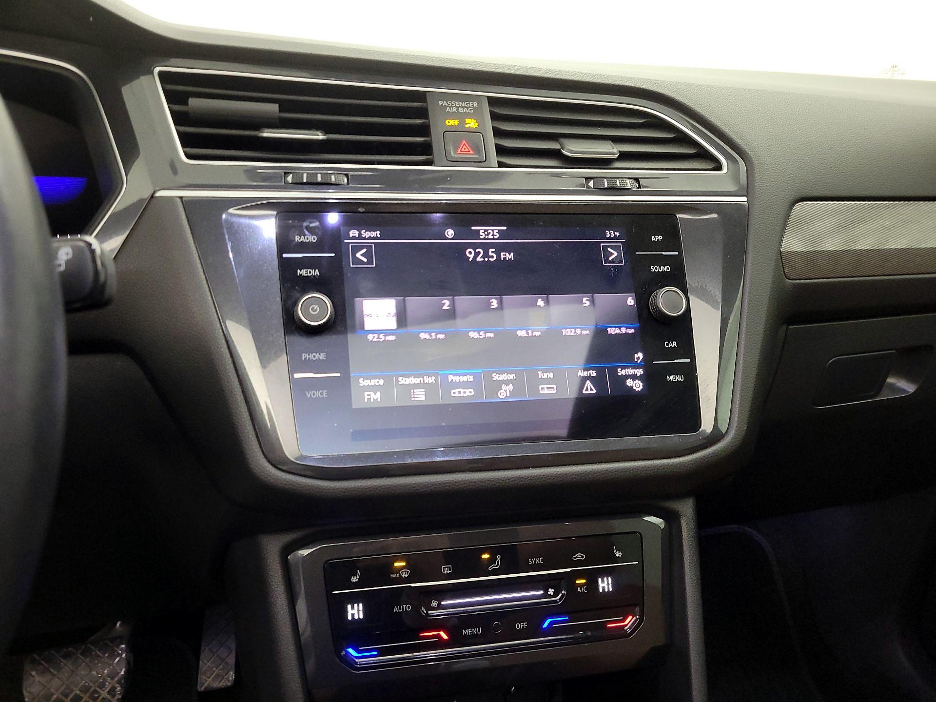 Thumbnail: 2024 Volkswagen Tiguan - 16