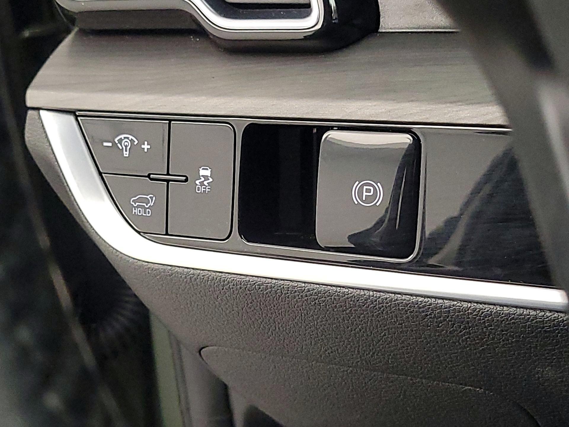 Thumbnail: 2023 Kia Sportage - 13