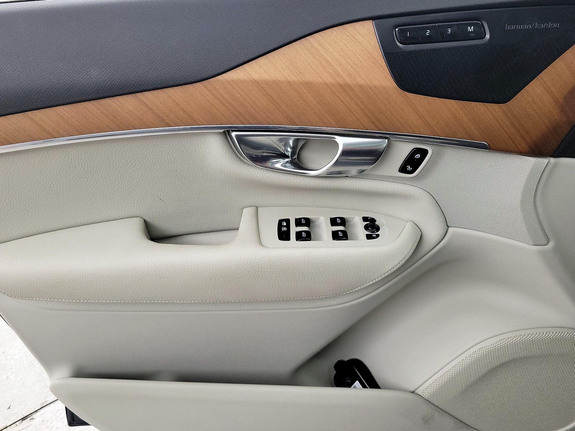 Thumbnail: 2022 Volvo XC90 - 12