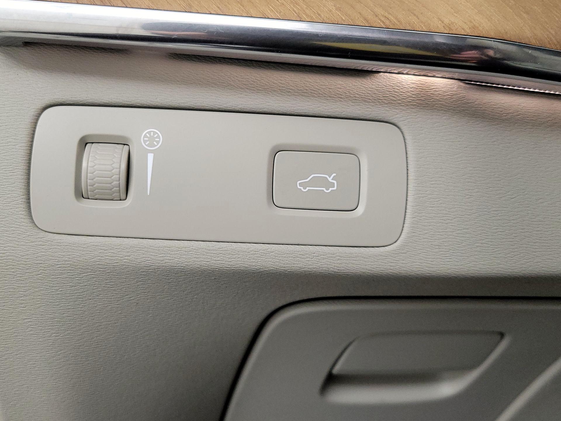 Thumbnail: 2022 Volvo XC90 - 13