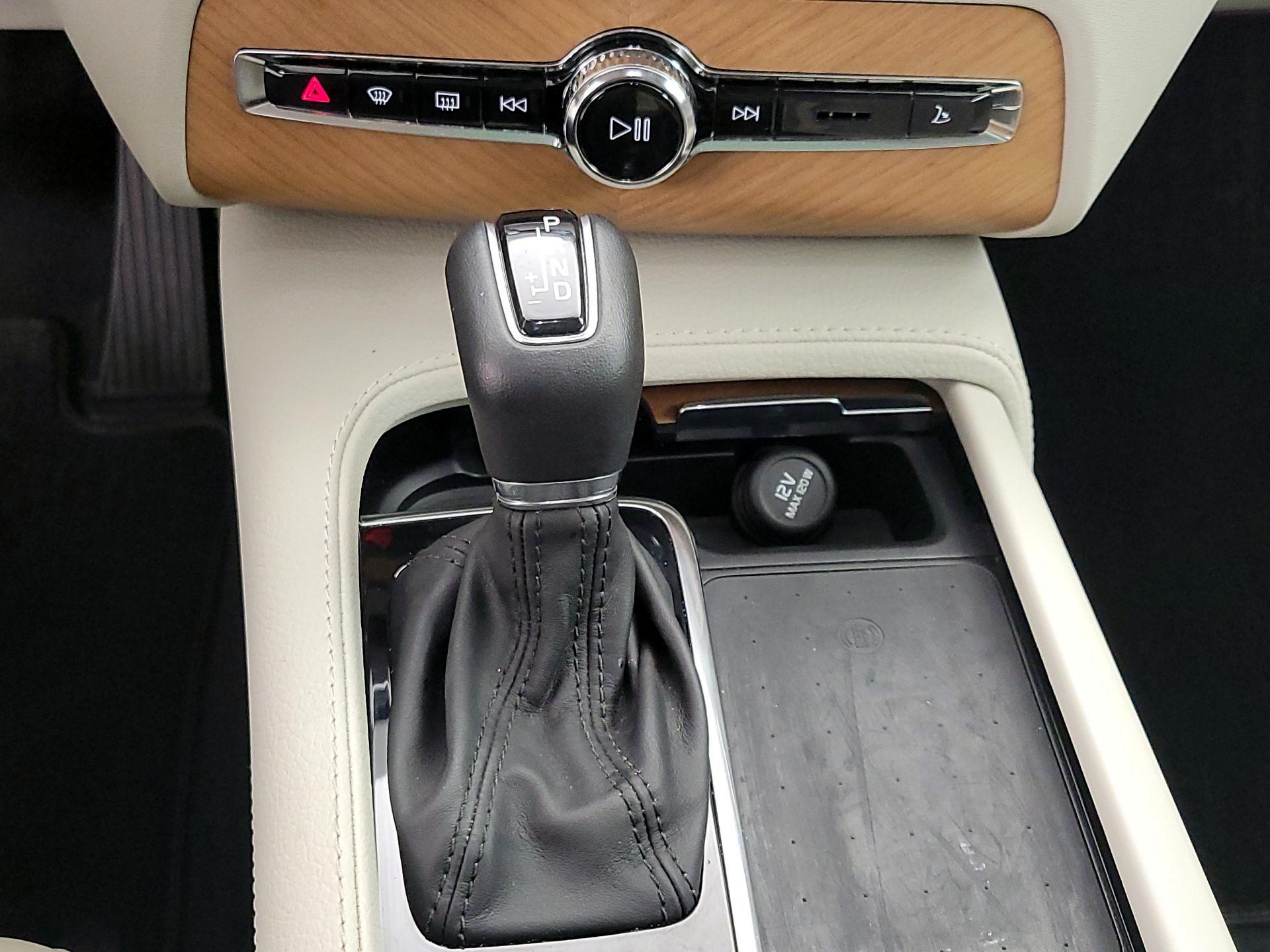 Thumbnail: 2022 Volvo XC90 - 18