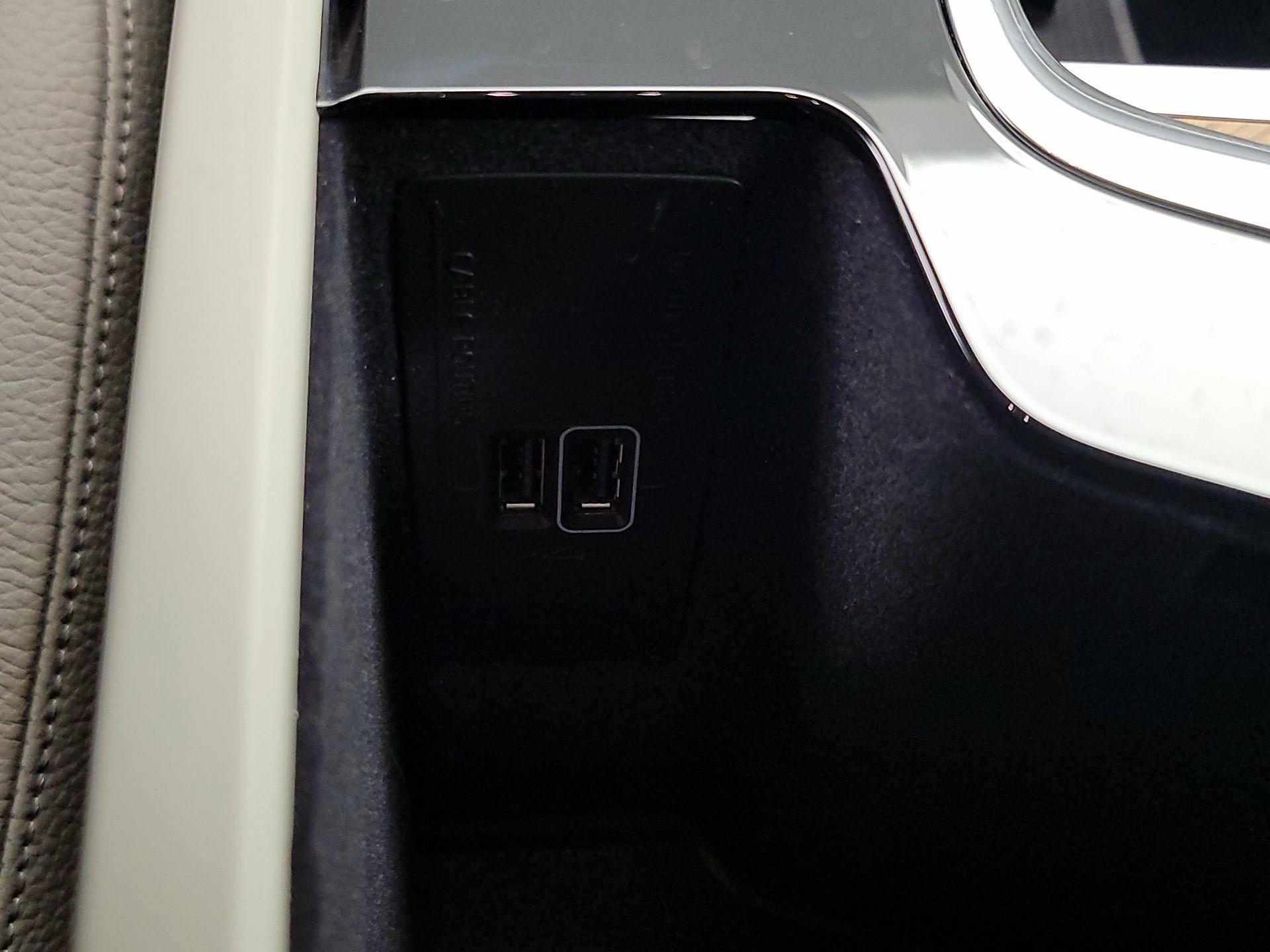 Thumbnail: 2022 Volvo XC90 - 19