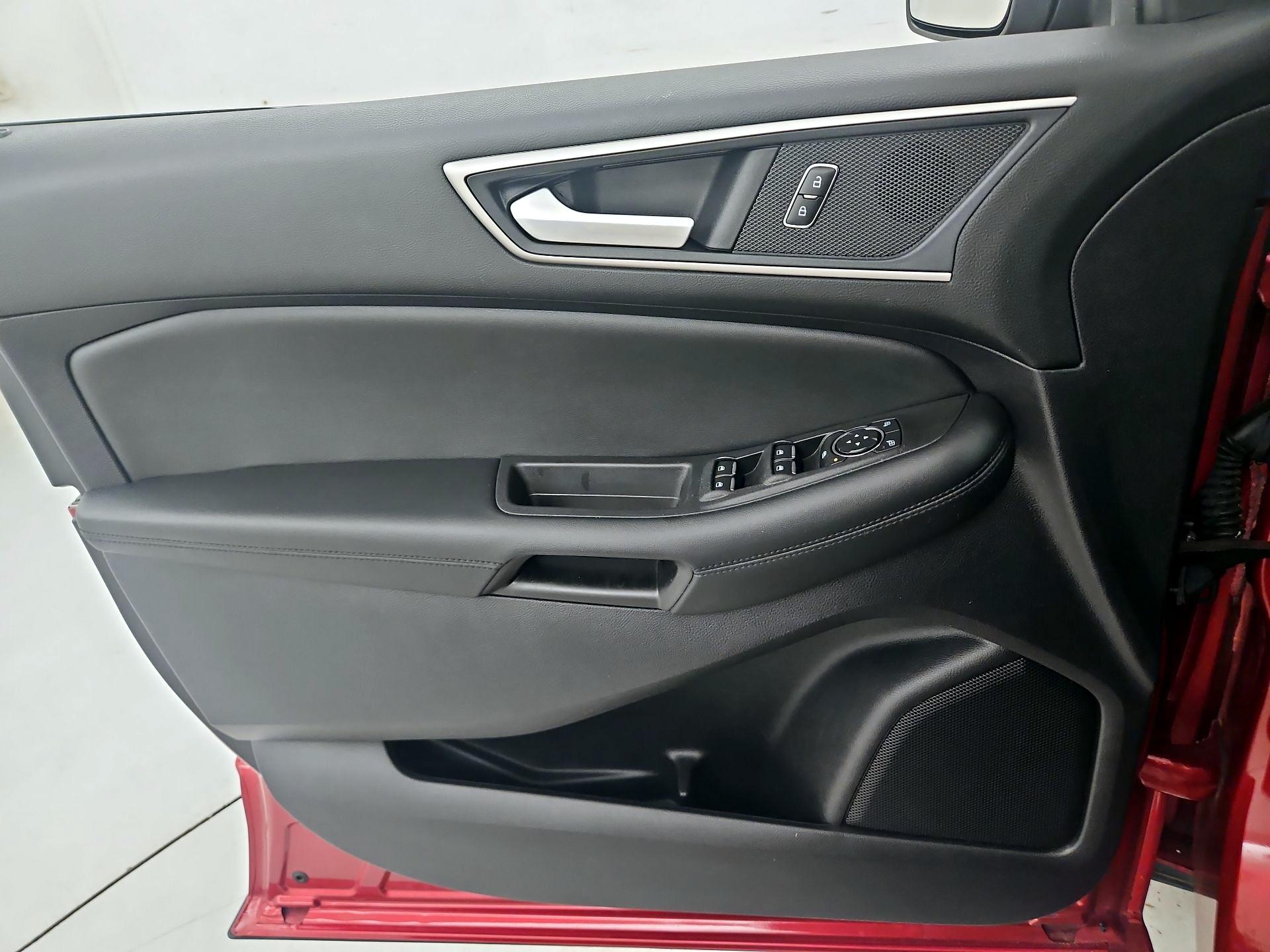 Thumbnail: 2021 Ford Edge - 12