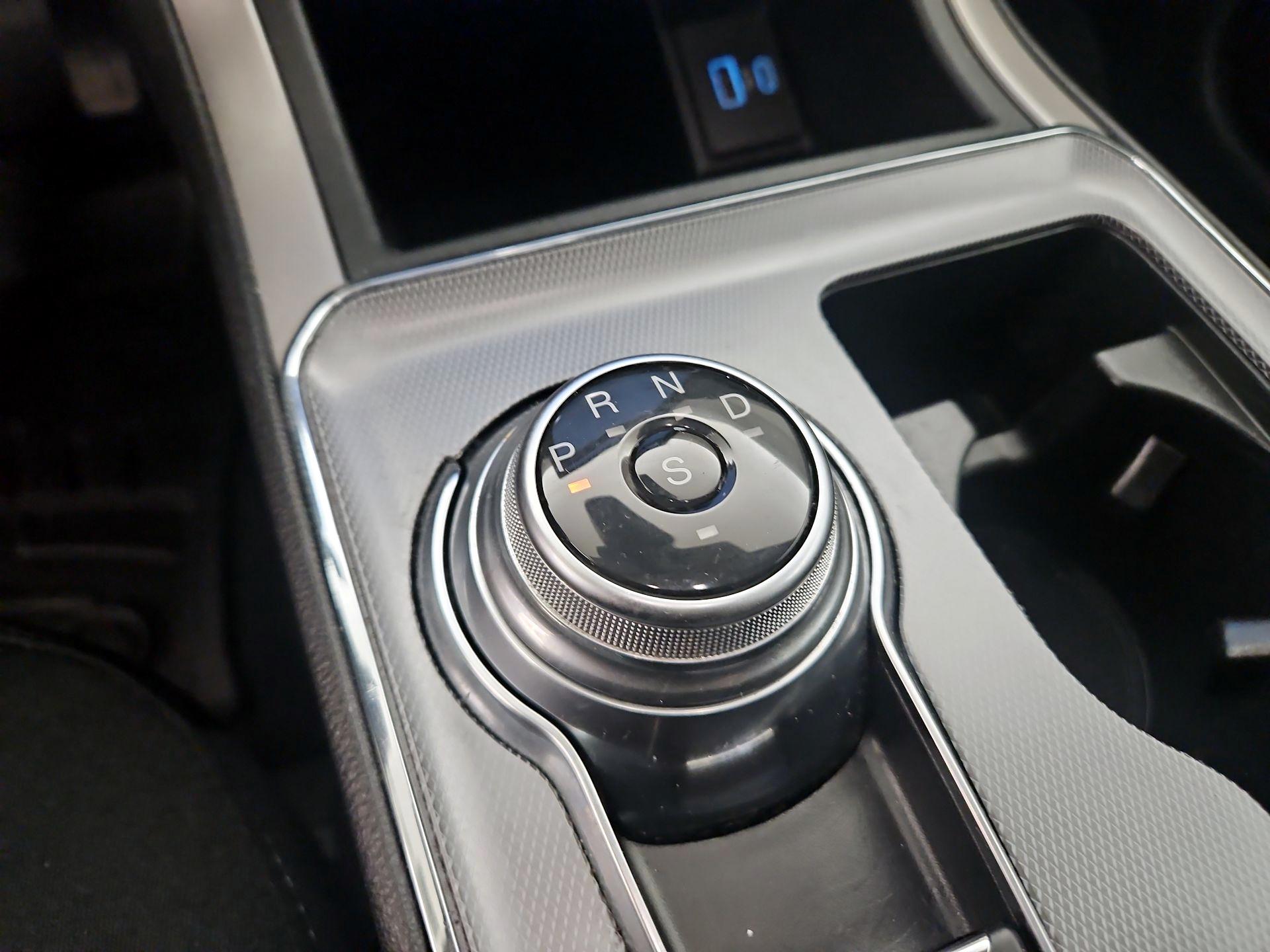 Thumbnail: 2021 Ford Edge - 17