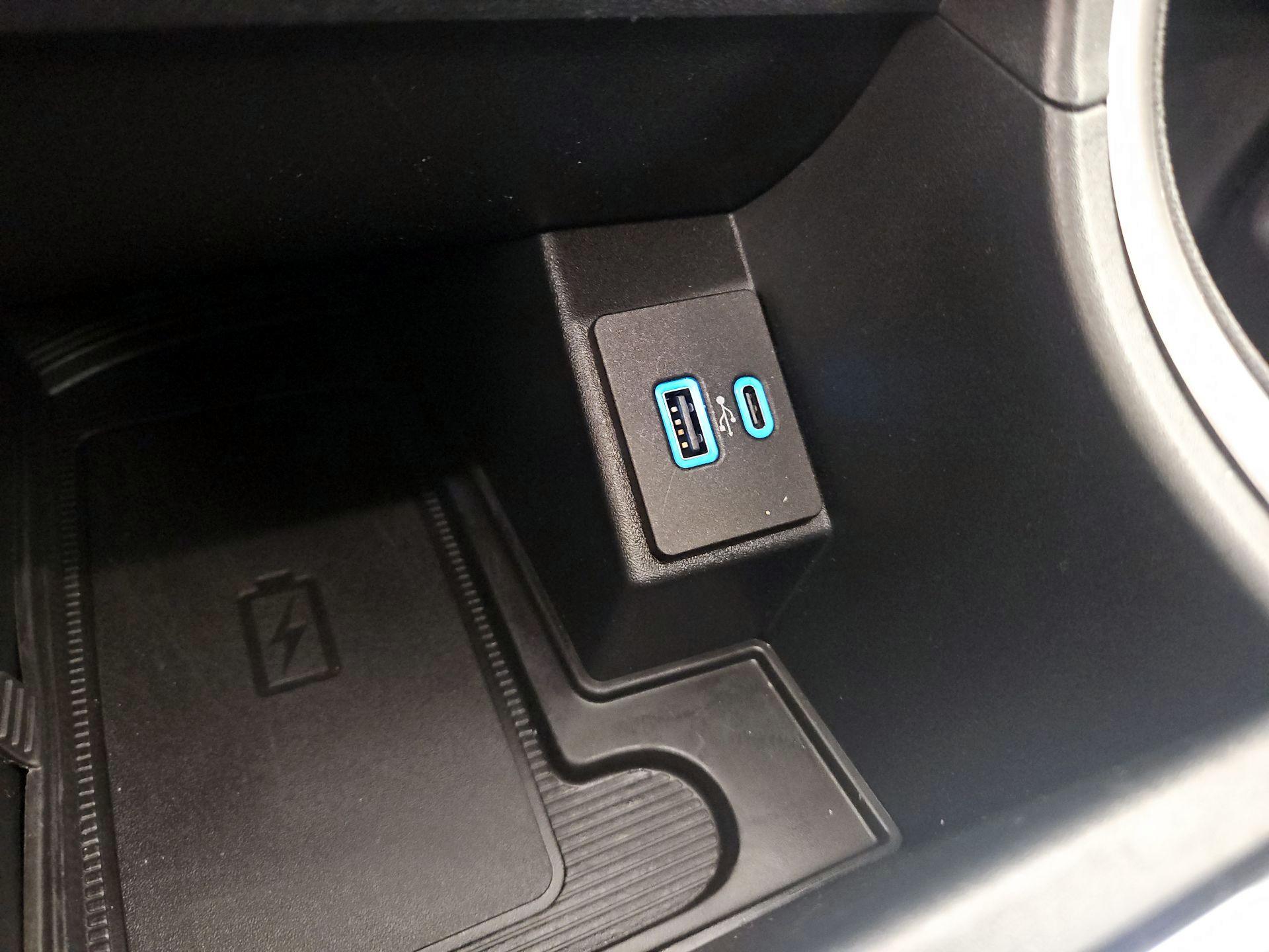 Thumbnail: 2021 Ford Edge - 18