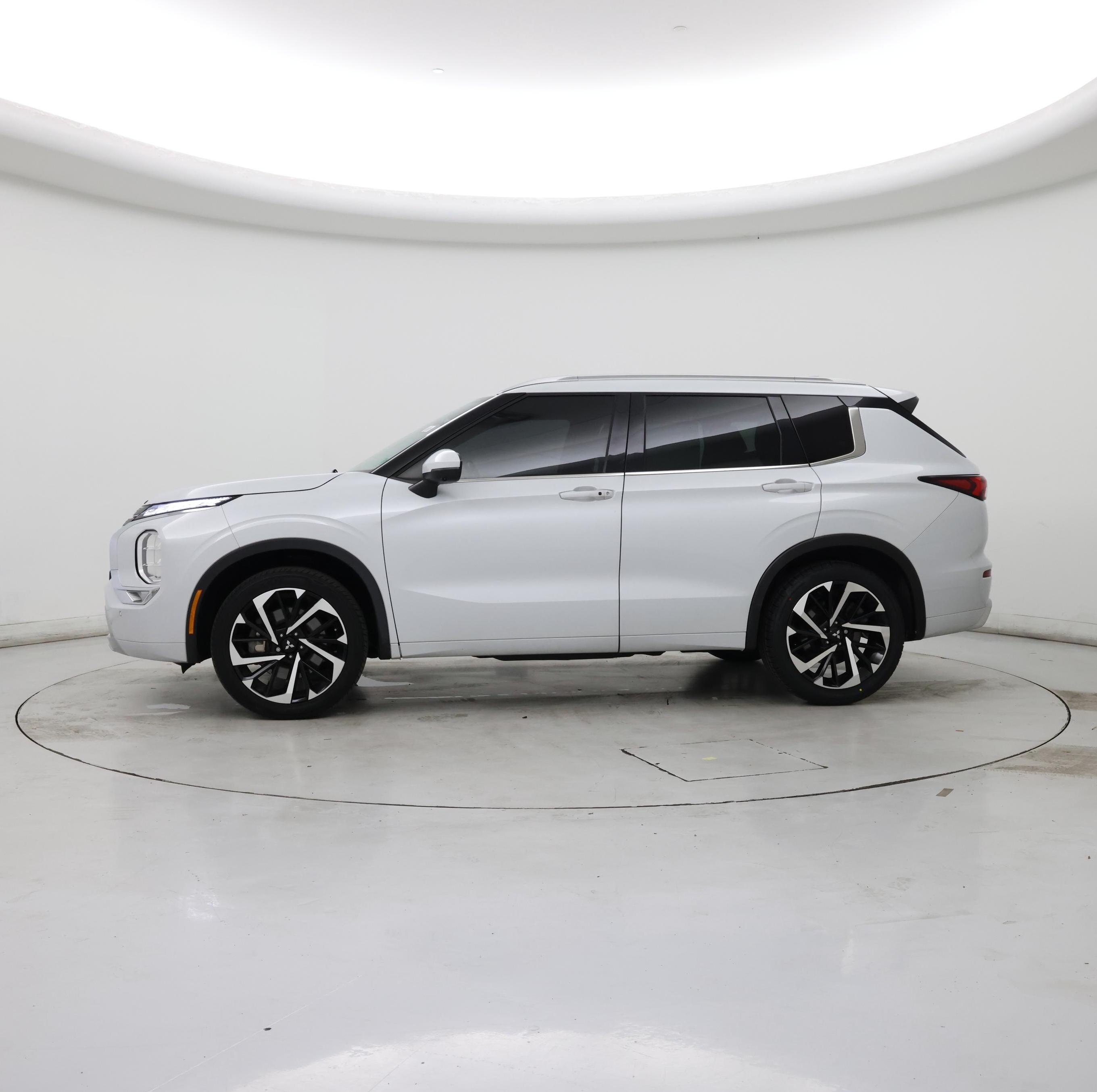 Thumbnail: 2022 Mitsubishi Outlander - 3