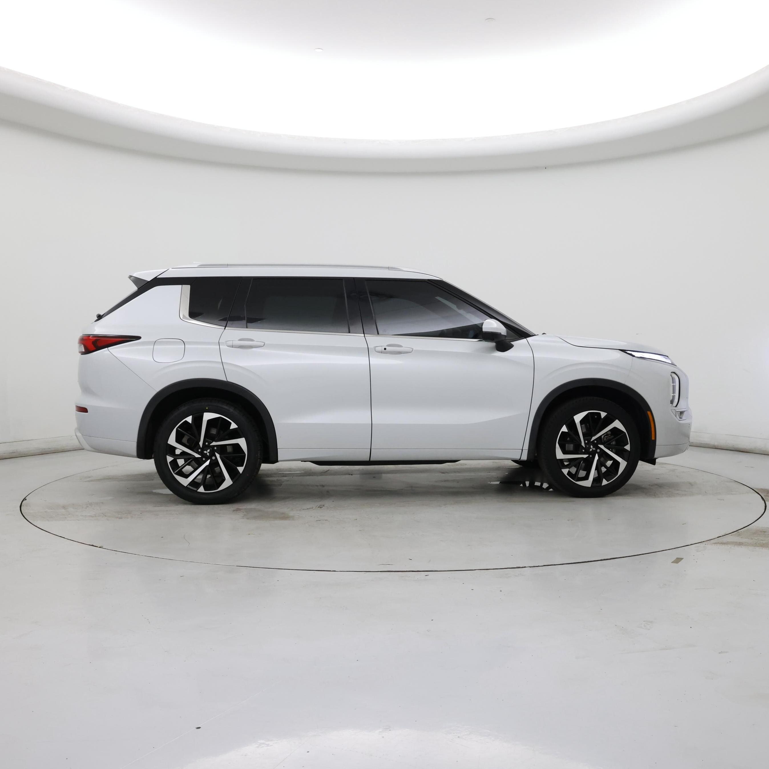 Thumbnail: 2022 Mitsubishi Outlander - 7