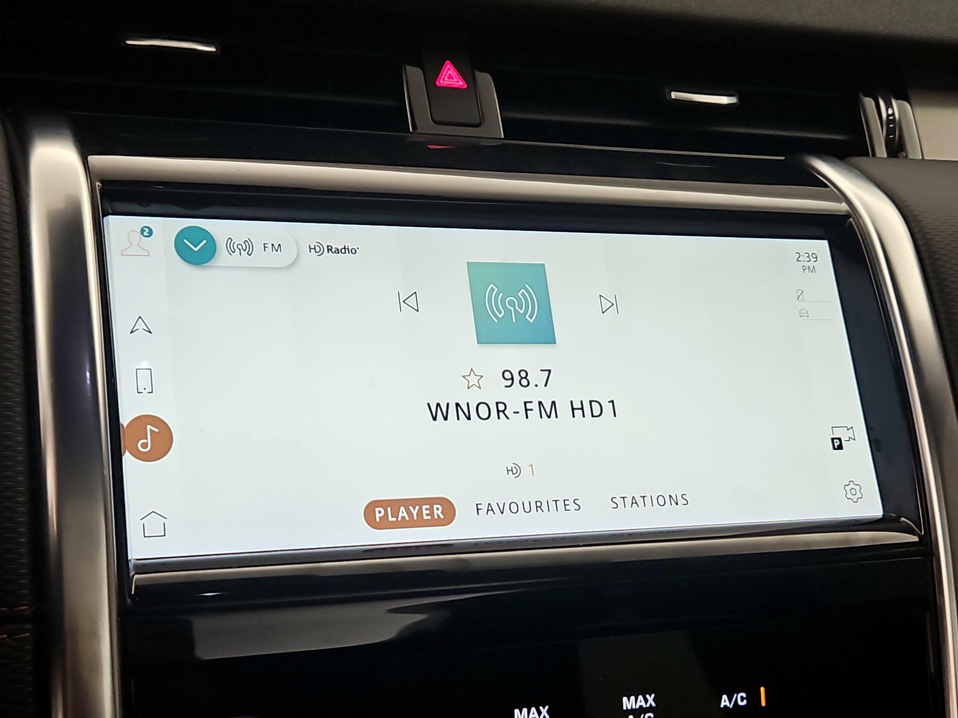 Thumbnail: 2021 Land Rover Discovery Sport - 16