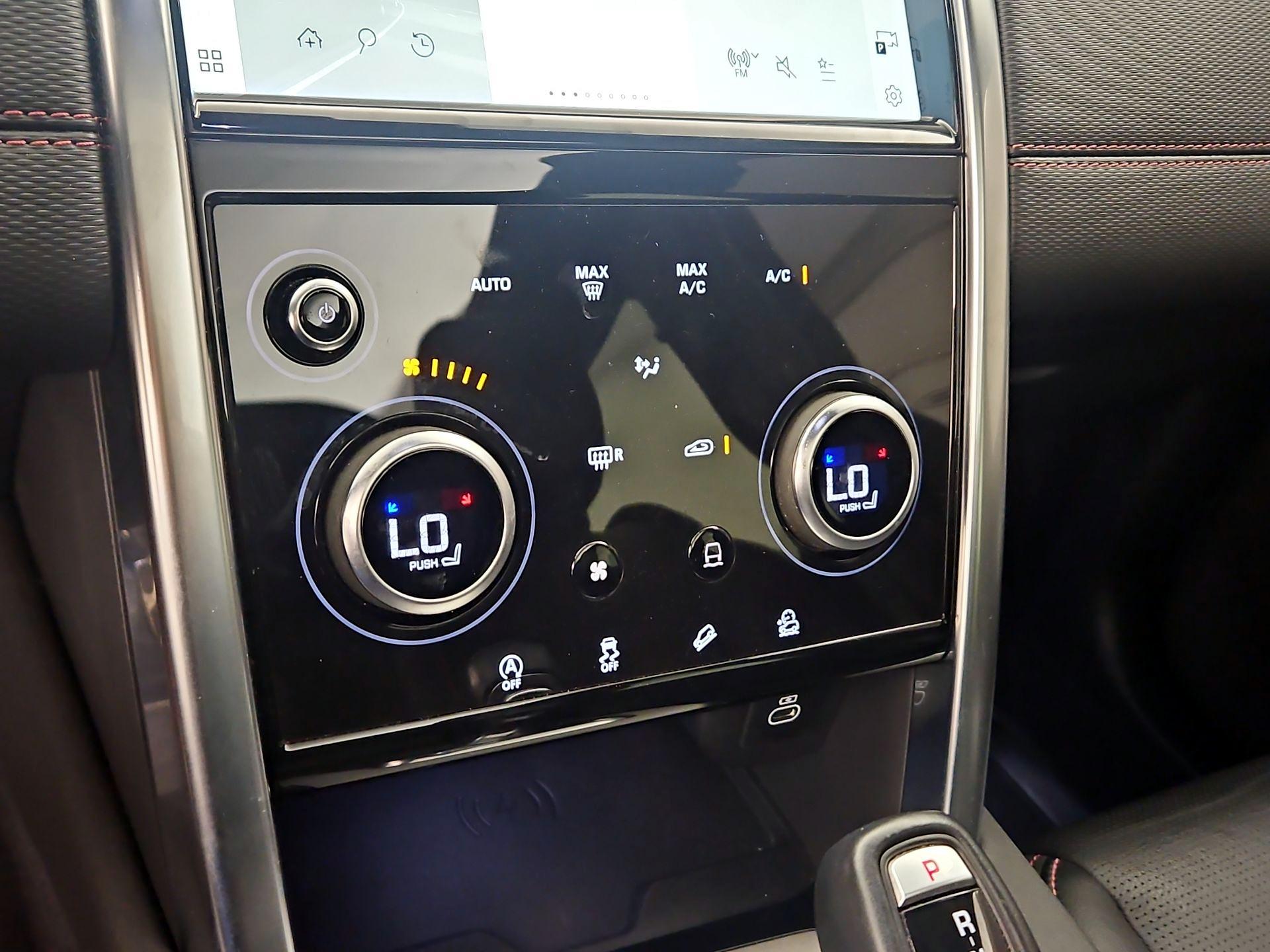 Thumbnail: 2021 Land Rover Discovery Sport - 17