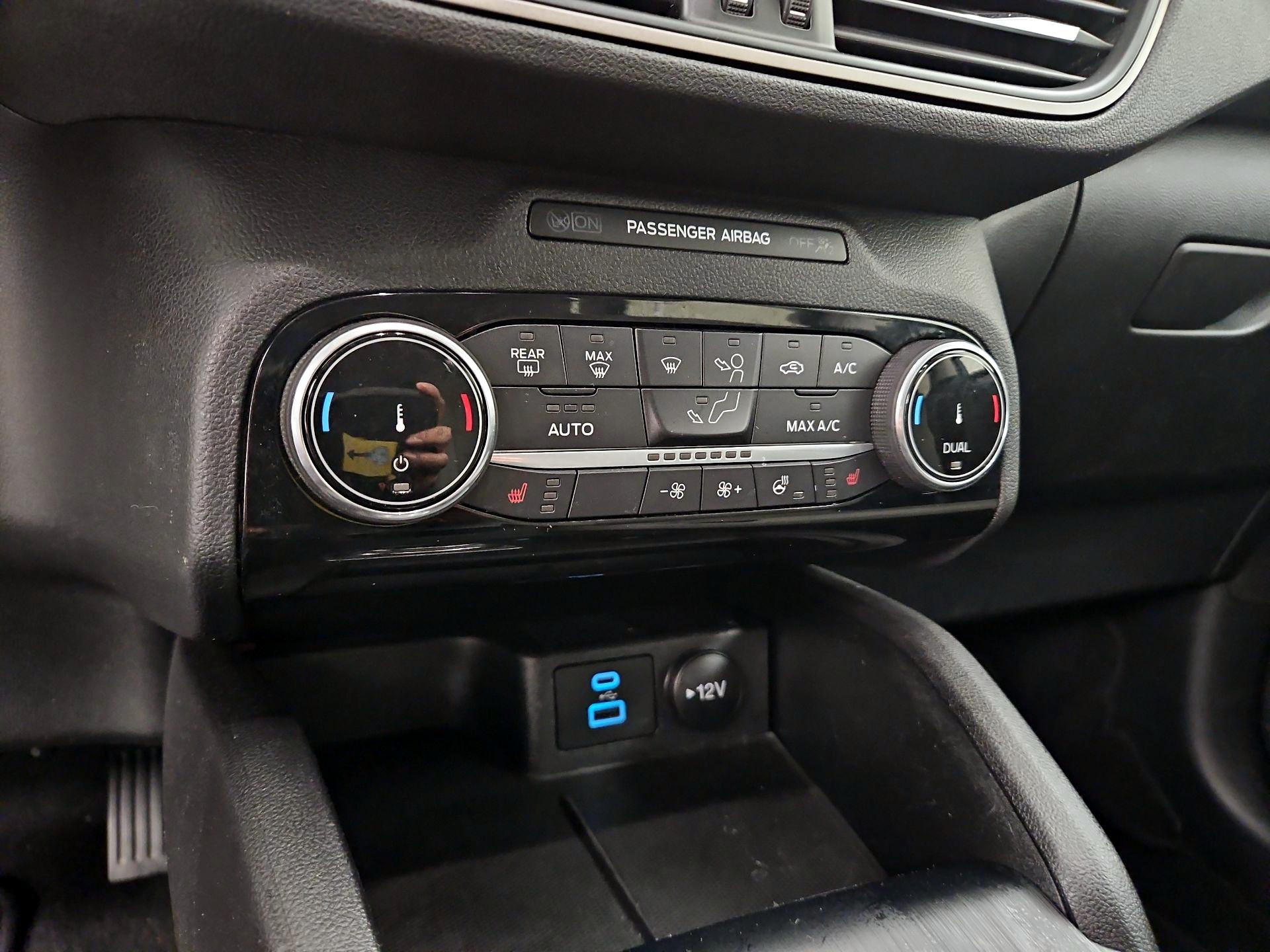 Thumbnail: 2022 Ford Escape - 17