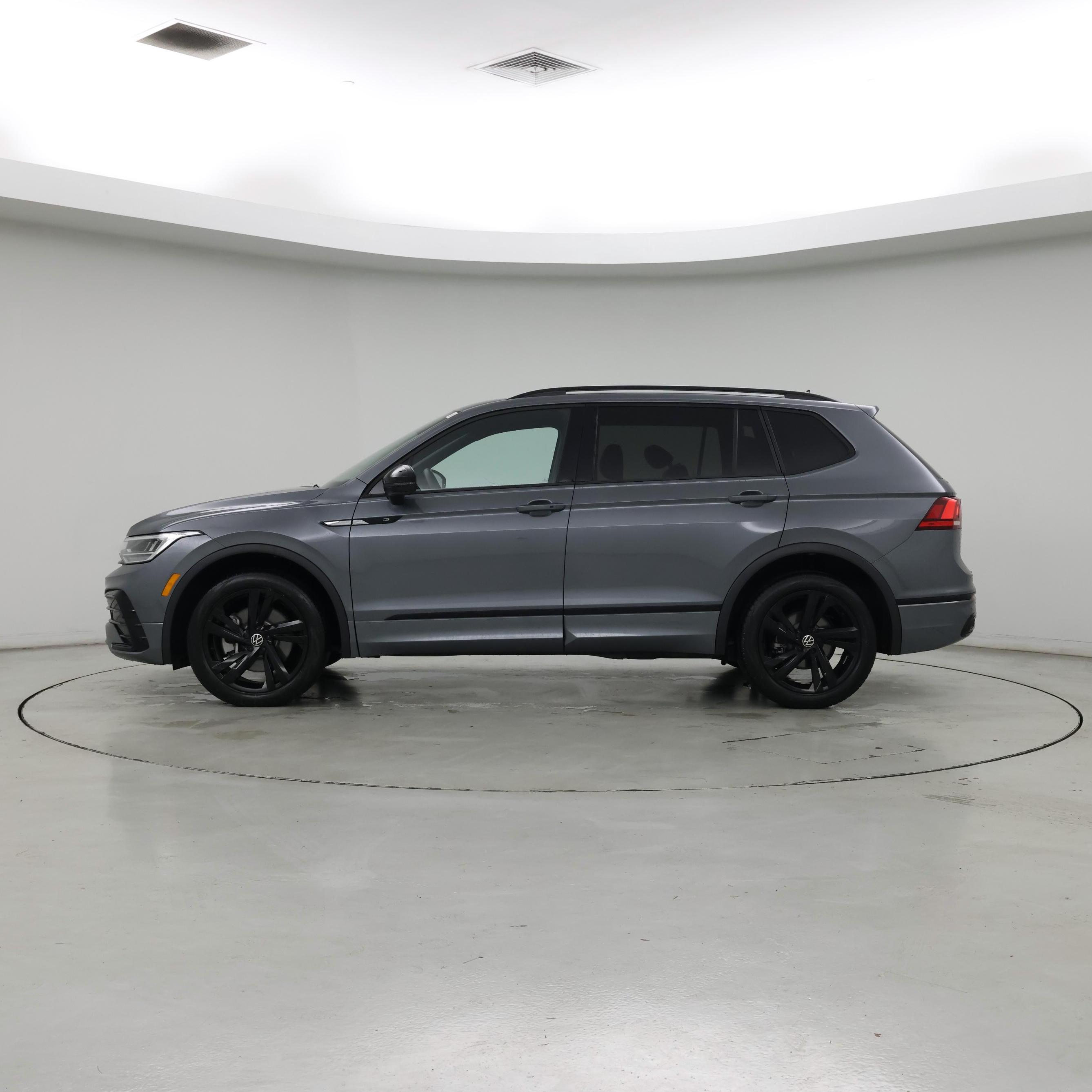 Thumbnail: 2024 Volkswagen Tiguan - 3