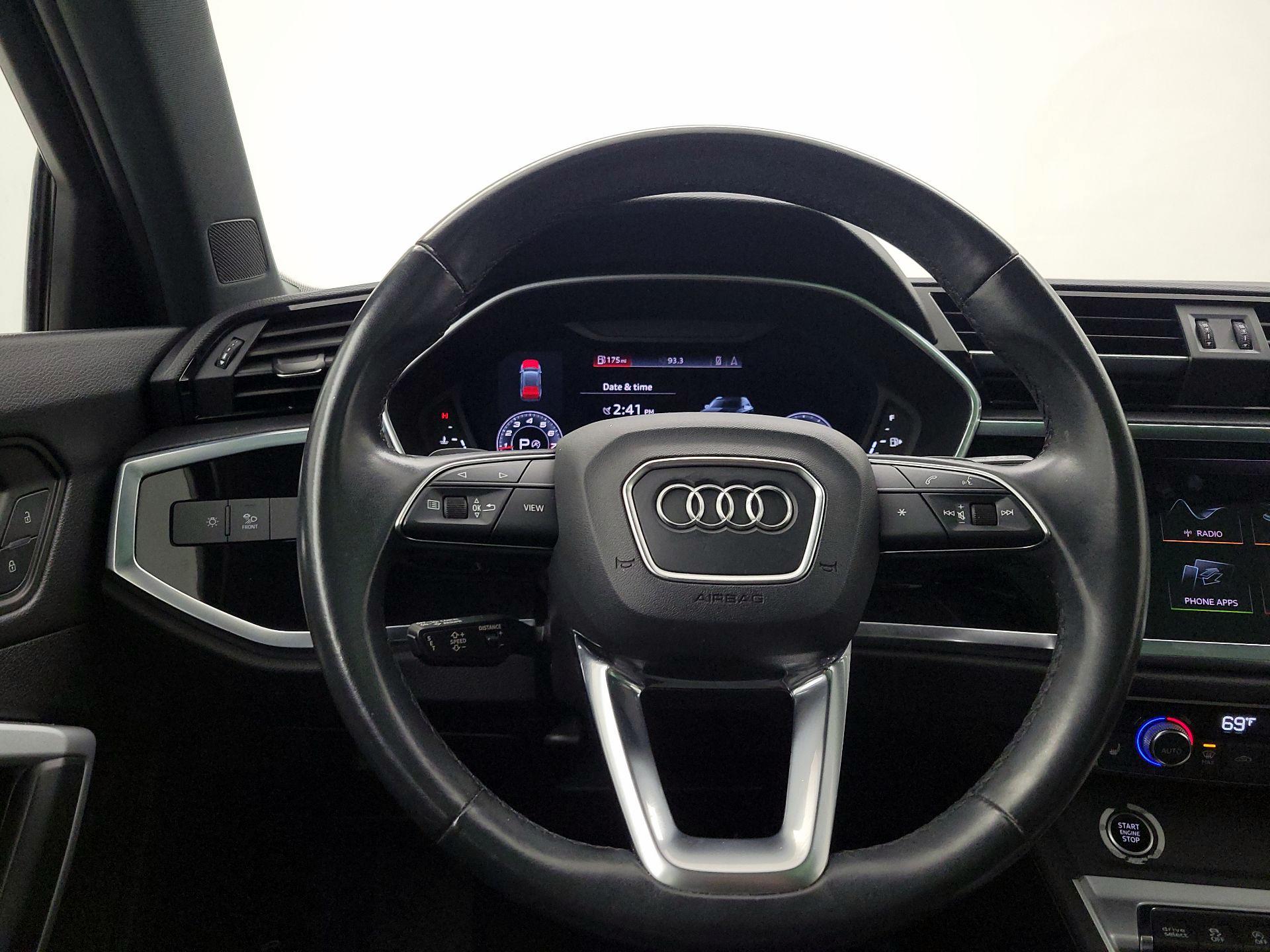 Thumbnail: 2021 Audi Q3 - 10