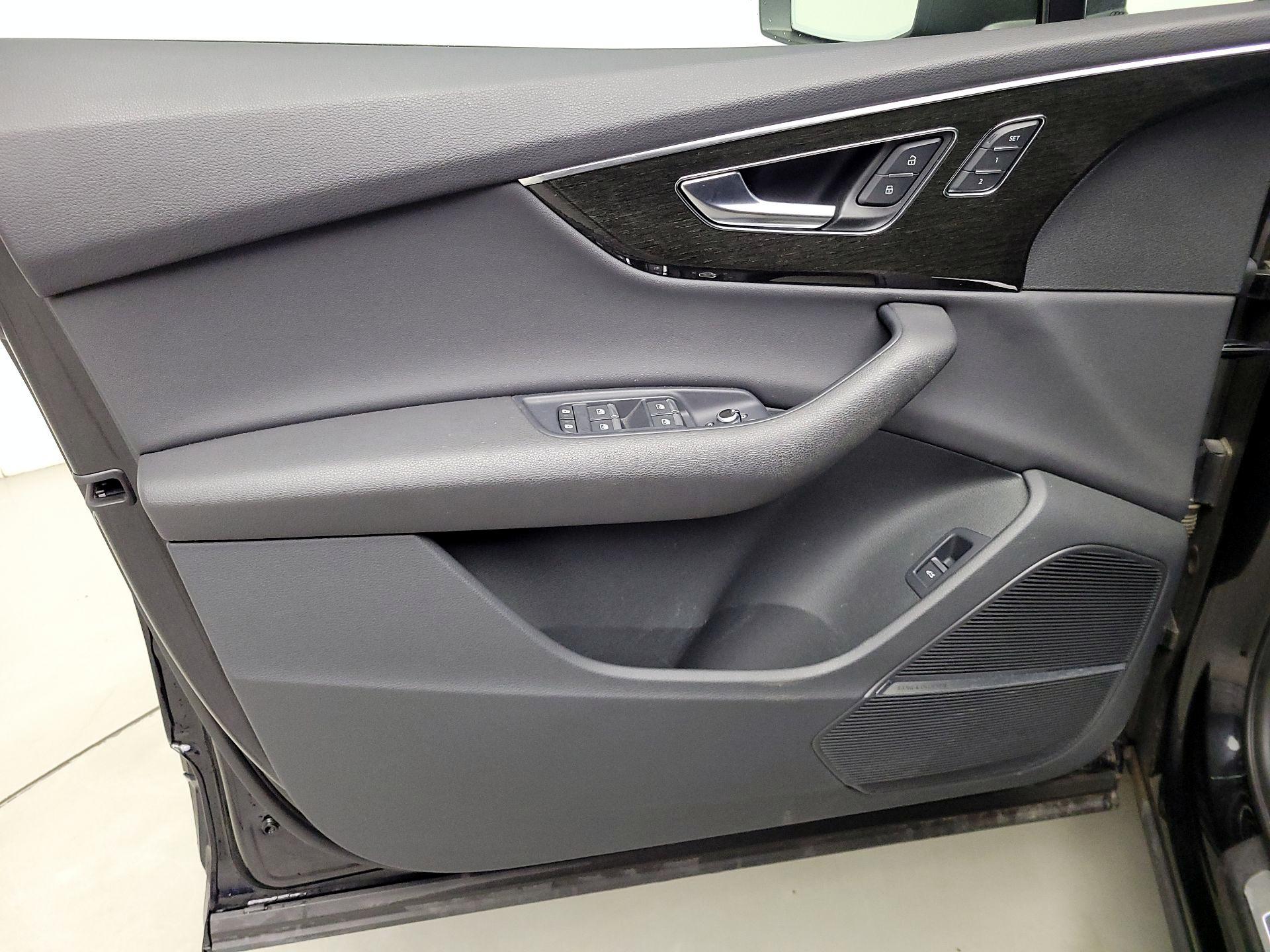 Thumbnail: 2021 Audi Q7 - 12