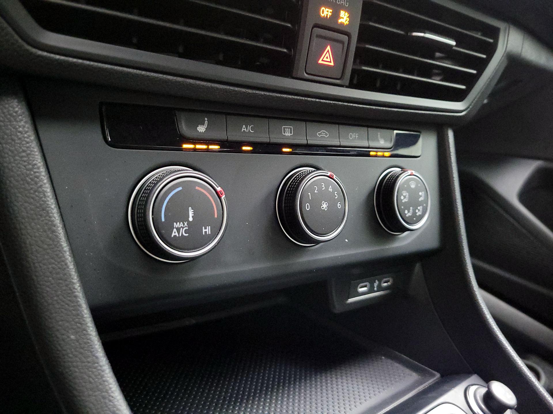 Thumbnail: 2024 Volkswagen Jetta - 15