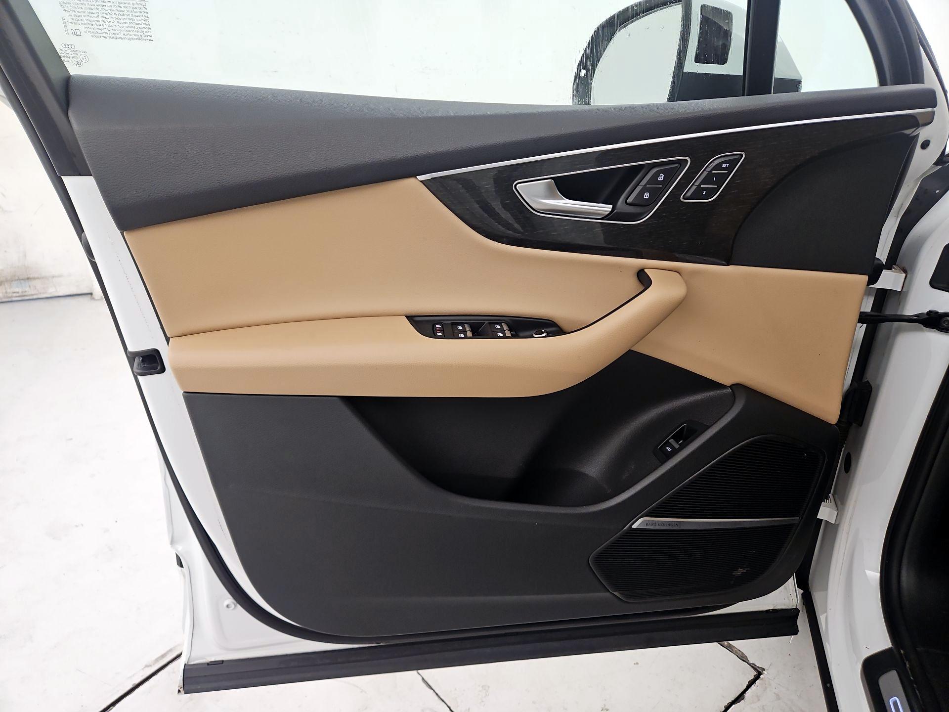 Thumbnail: 2022 Audi Q7 - 12