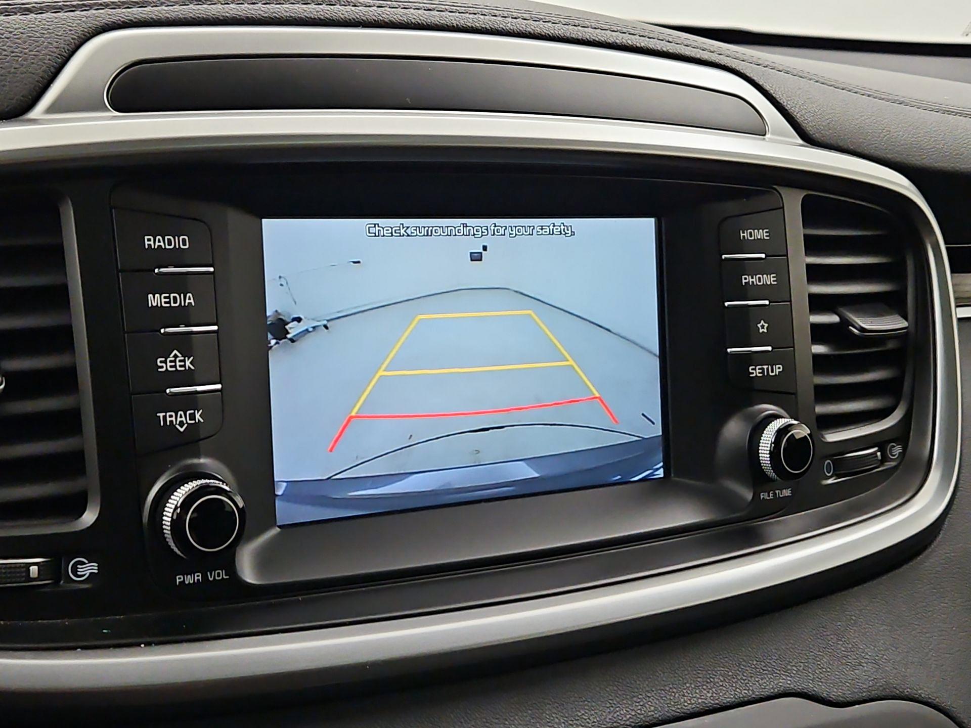 Thumbnail: 2020 Kia Sorento - 14