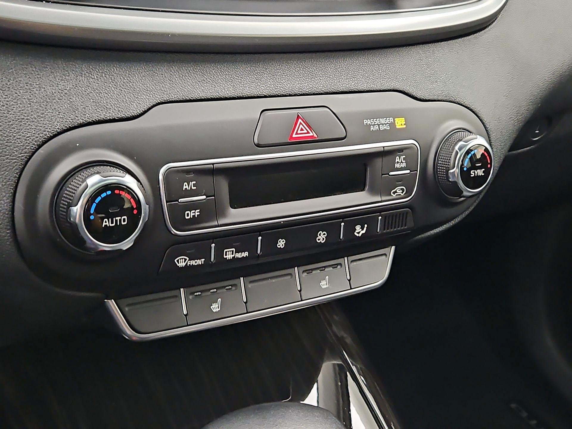 Thumbnail: 2020 Kia Sorento - 16