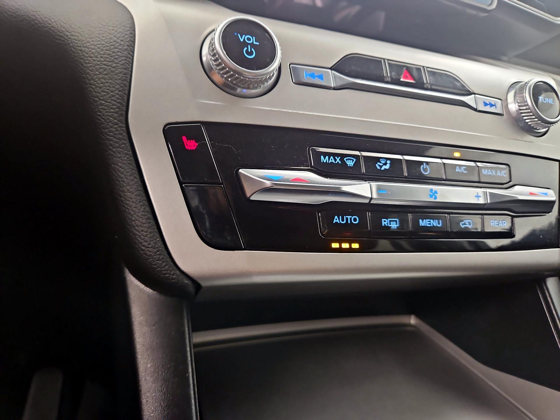 Thumbnail: 2022 Ford Explorer - 16