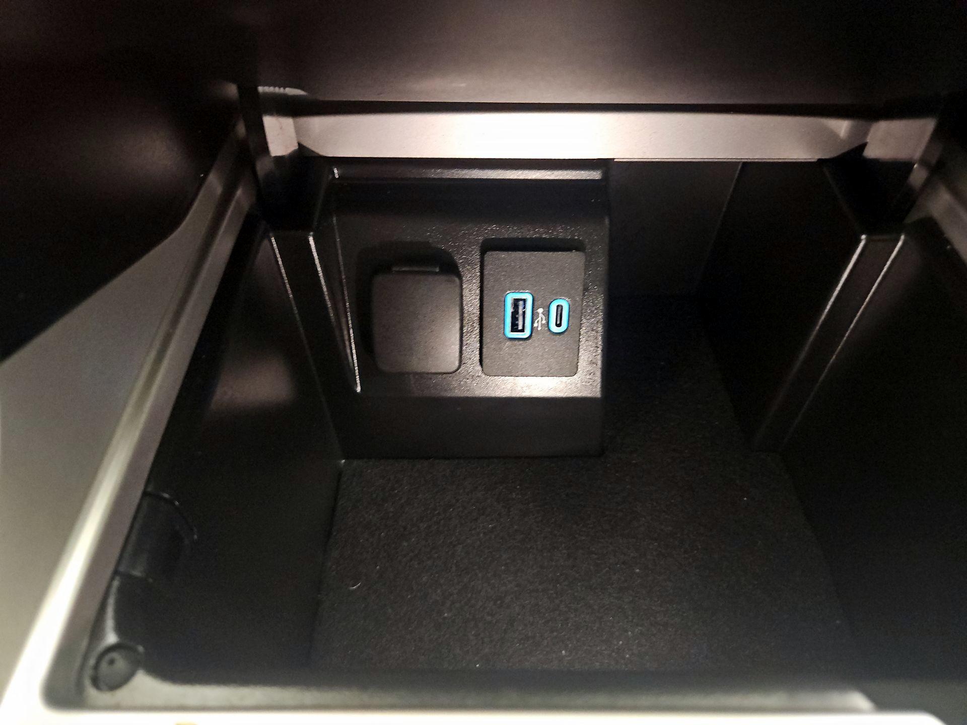 Thumbnail: 2022 Ford Explorer - 18