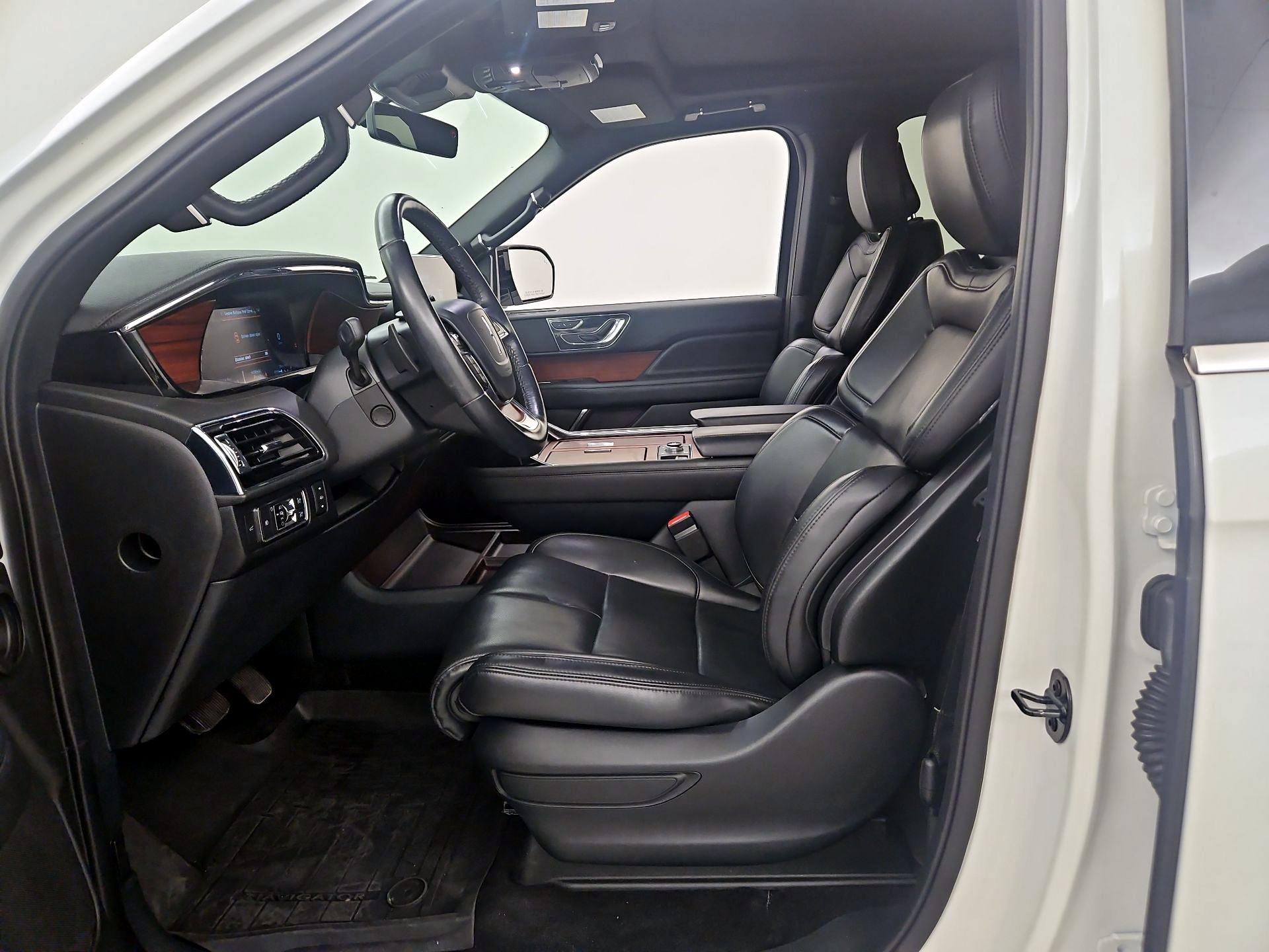 Thumbnail: 2022 Lincoln Navigator - 11