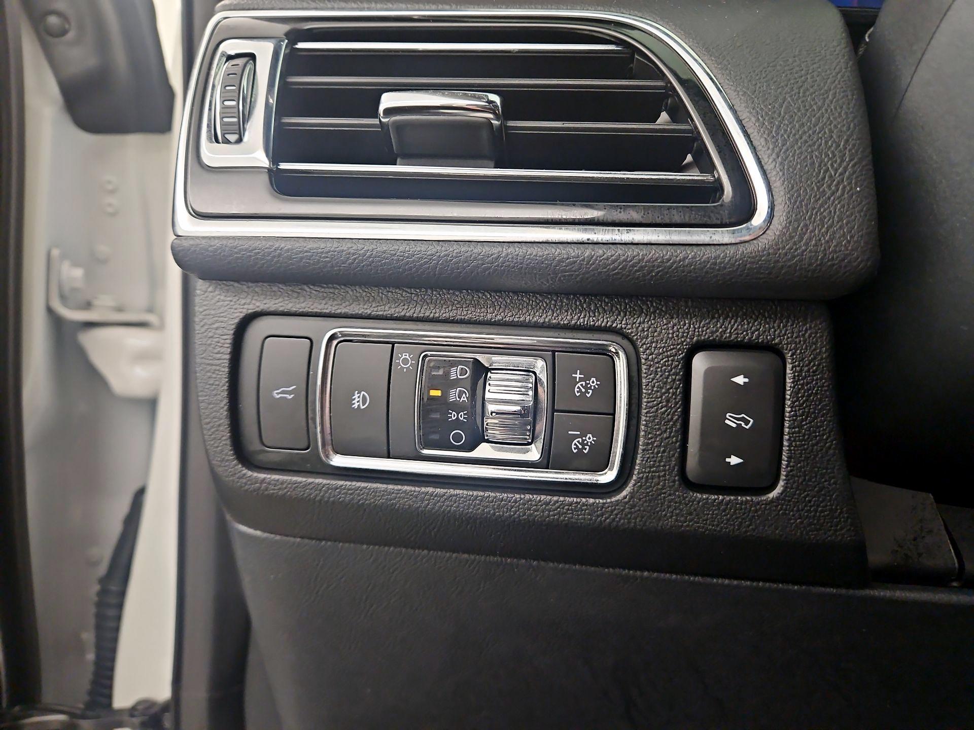 Thumbnail: 2022 Lincoln Navigator - 13