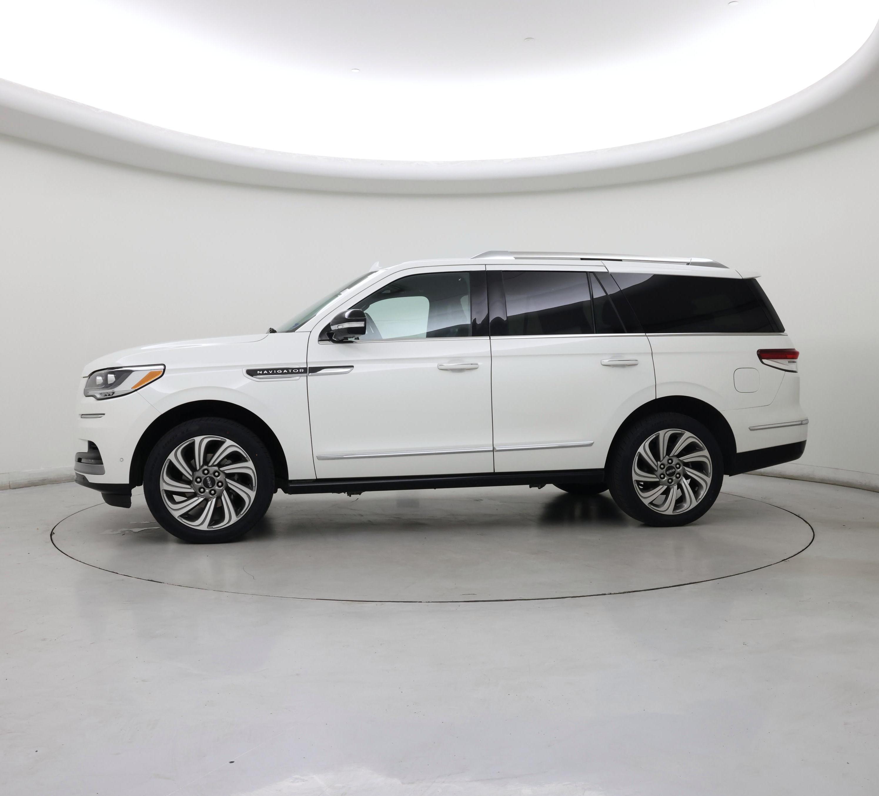 Thumbnail: 2022 Lincoln Navigator - 3