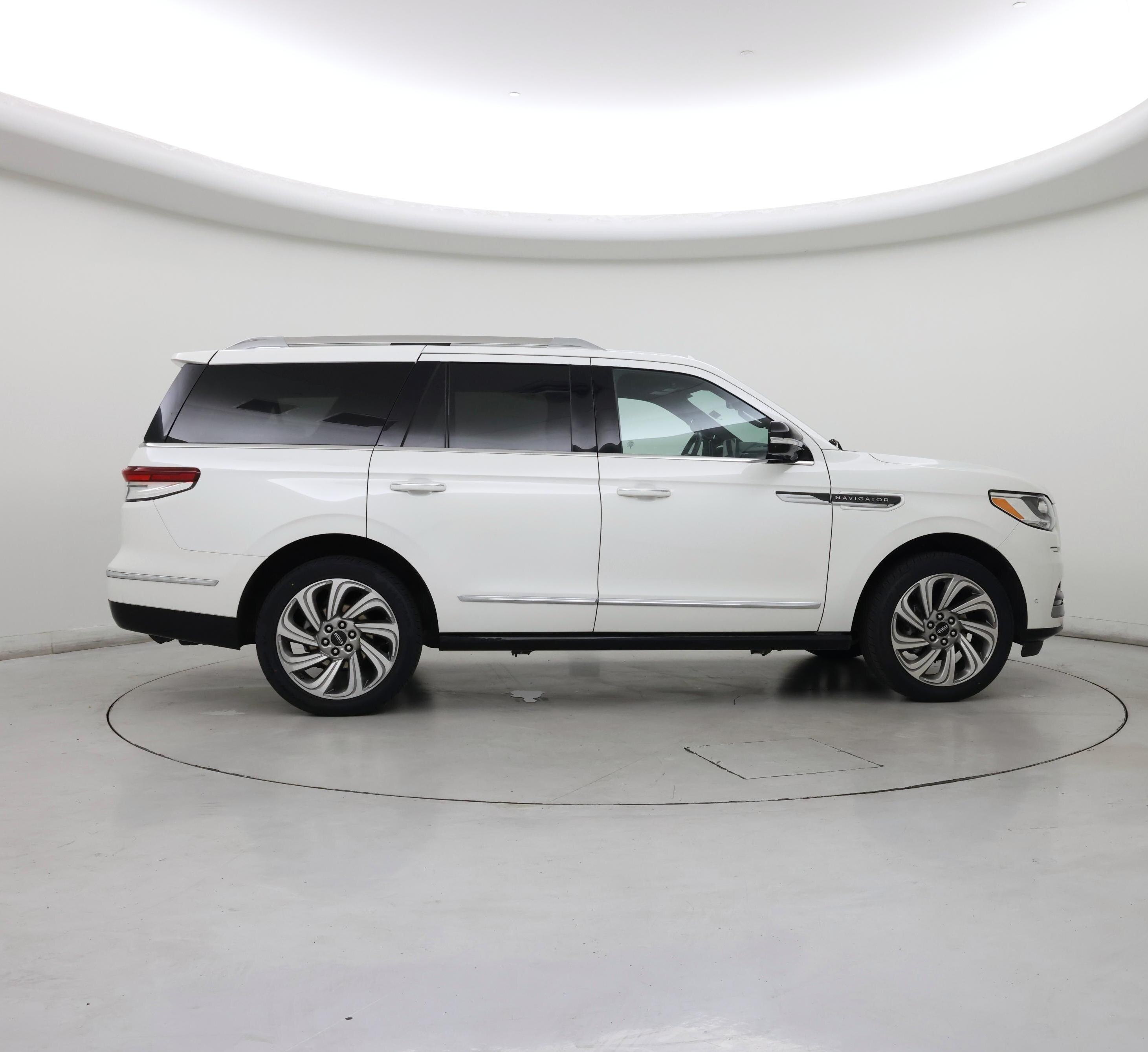 Thumbnail: 2022 Lincoln Navigator - 7