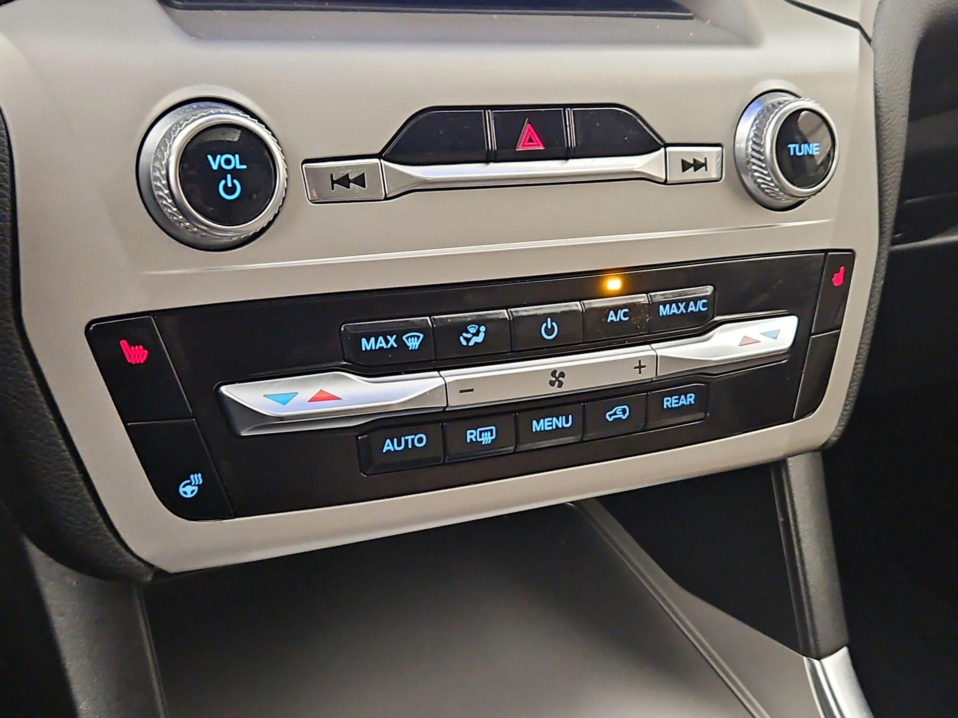 Thumbnail: 2022 Ford Explorer - 17