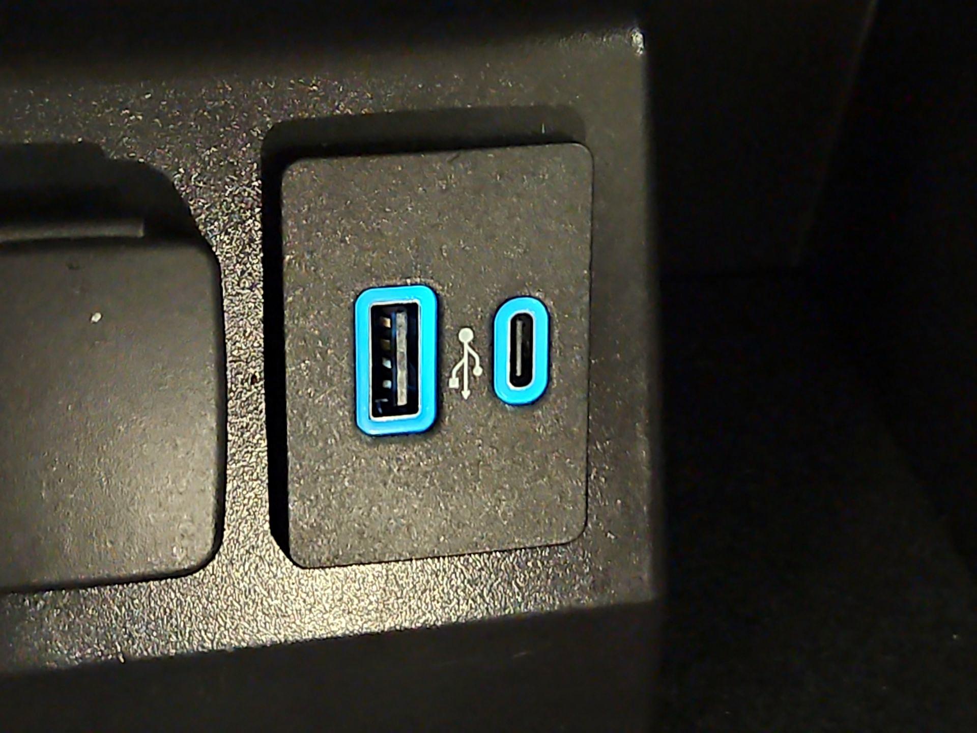 Thumbnail: 2022 Ford Explorer - 19