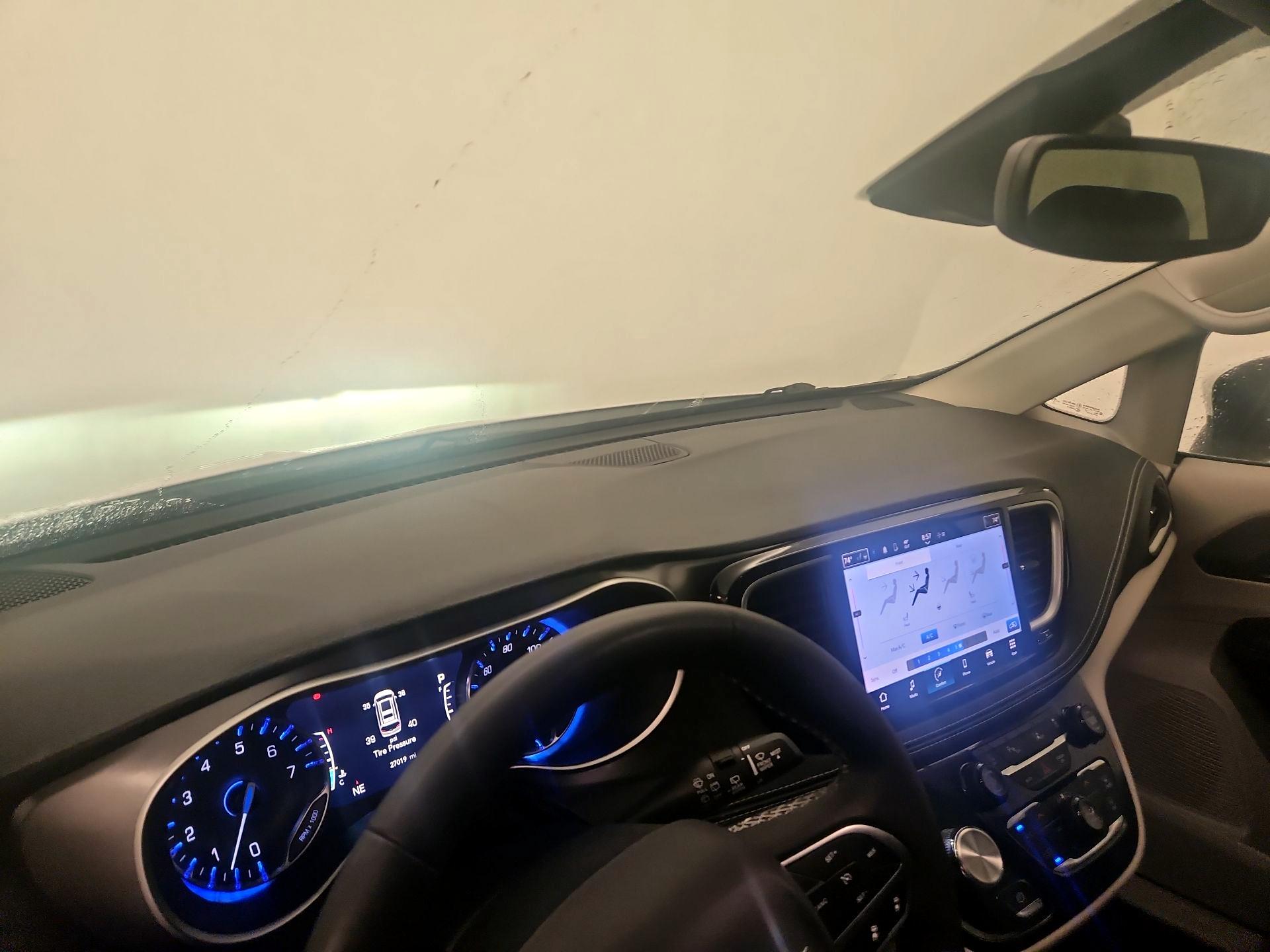 Thumbnail: 2023 Chrysler Pacifica - 9