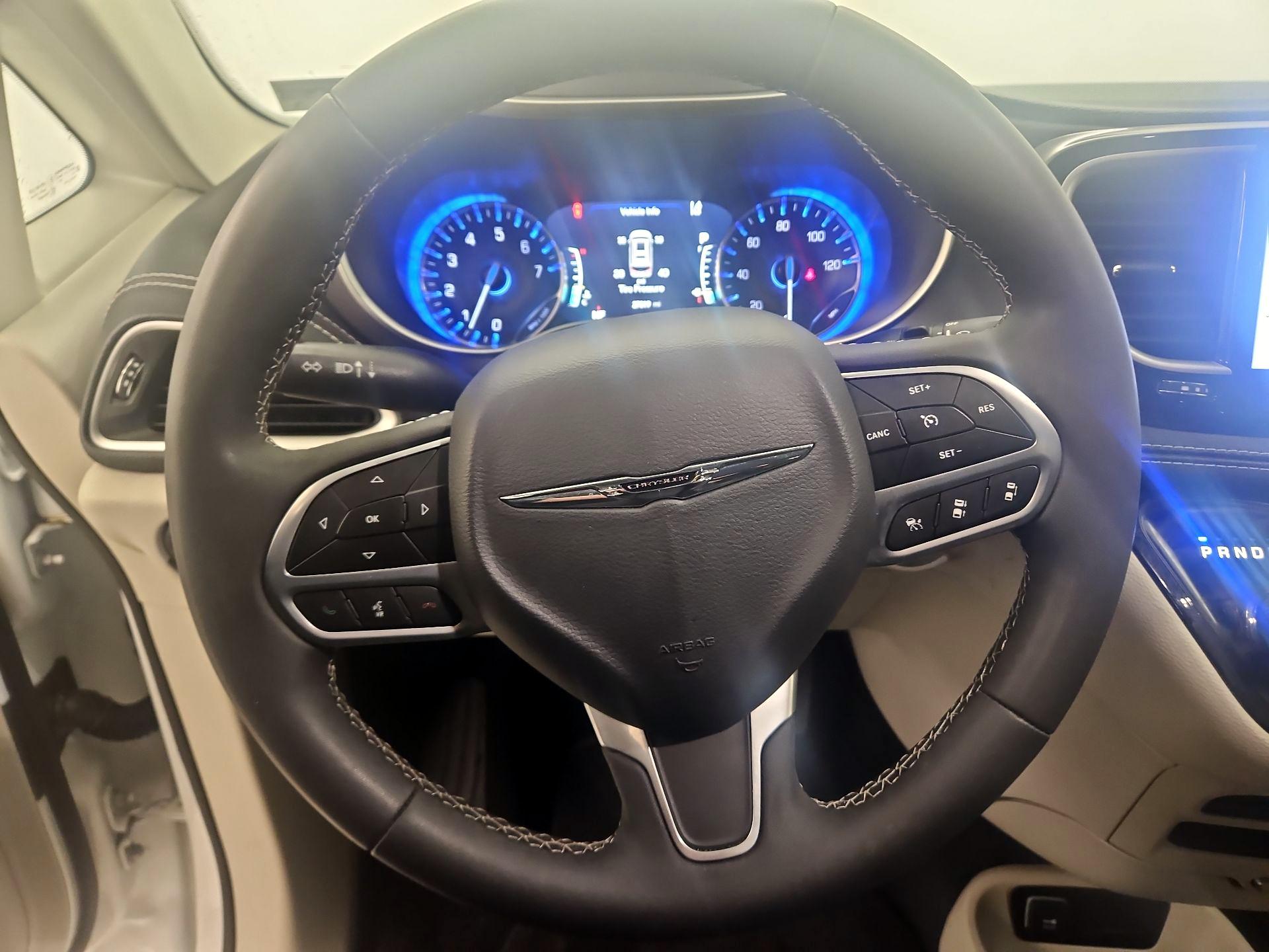 Thumbnail: 2023 Chrysler Pacifica - 10